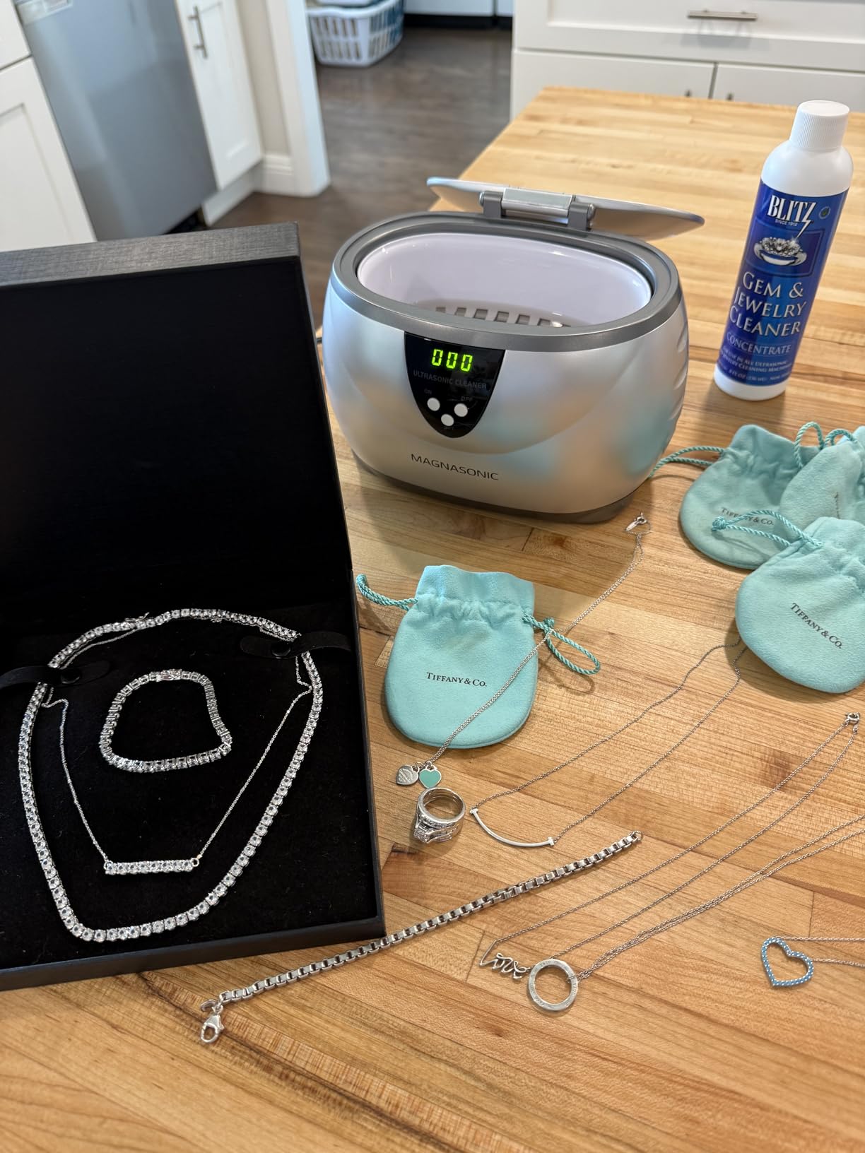 Magnasonic Ultrasonic Cleaner, 20oz Stainless Steel Tank, Digital Timer, 5 Cleaning Modes, w/ 8oz Gem & Jewelry Cleaner Concentrate Solution for All Jewelry, Eyeglasses, Watches, Dentures, Retainers customer photo 1