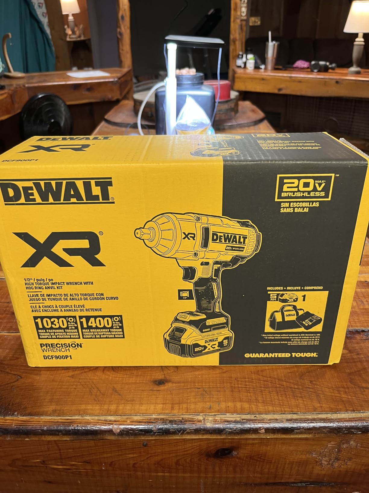 DEWALT 20V MAX Cordless Impact Wrench with Hog Ring Anvil, Brushless High Torque 1/2 Impact Gun, 4-Mode Speed, Includes Battery, Charger and Kit Bag (DCF900P1) customer photo 1