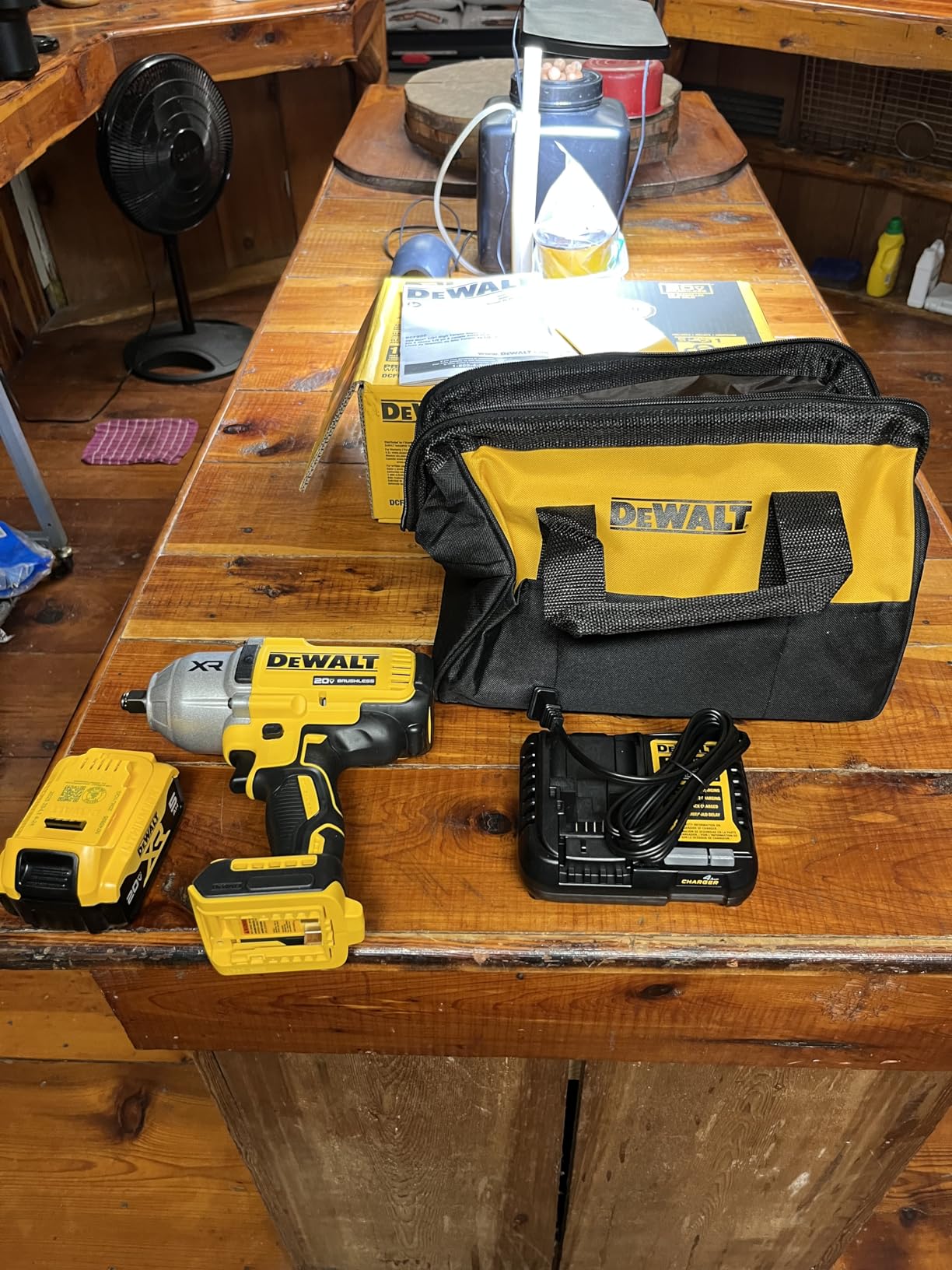 DEWALT 20V MAX Cordless Impact Wrench with Hog Ring Anvil, Brushless High Torque 1/2 Impact Gun, 4-Mode Speed, Includes Battery, Charger and Kit Bag (DCF900P1) customer photo 2