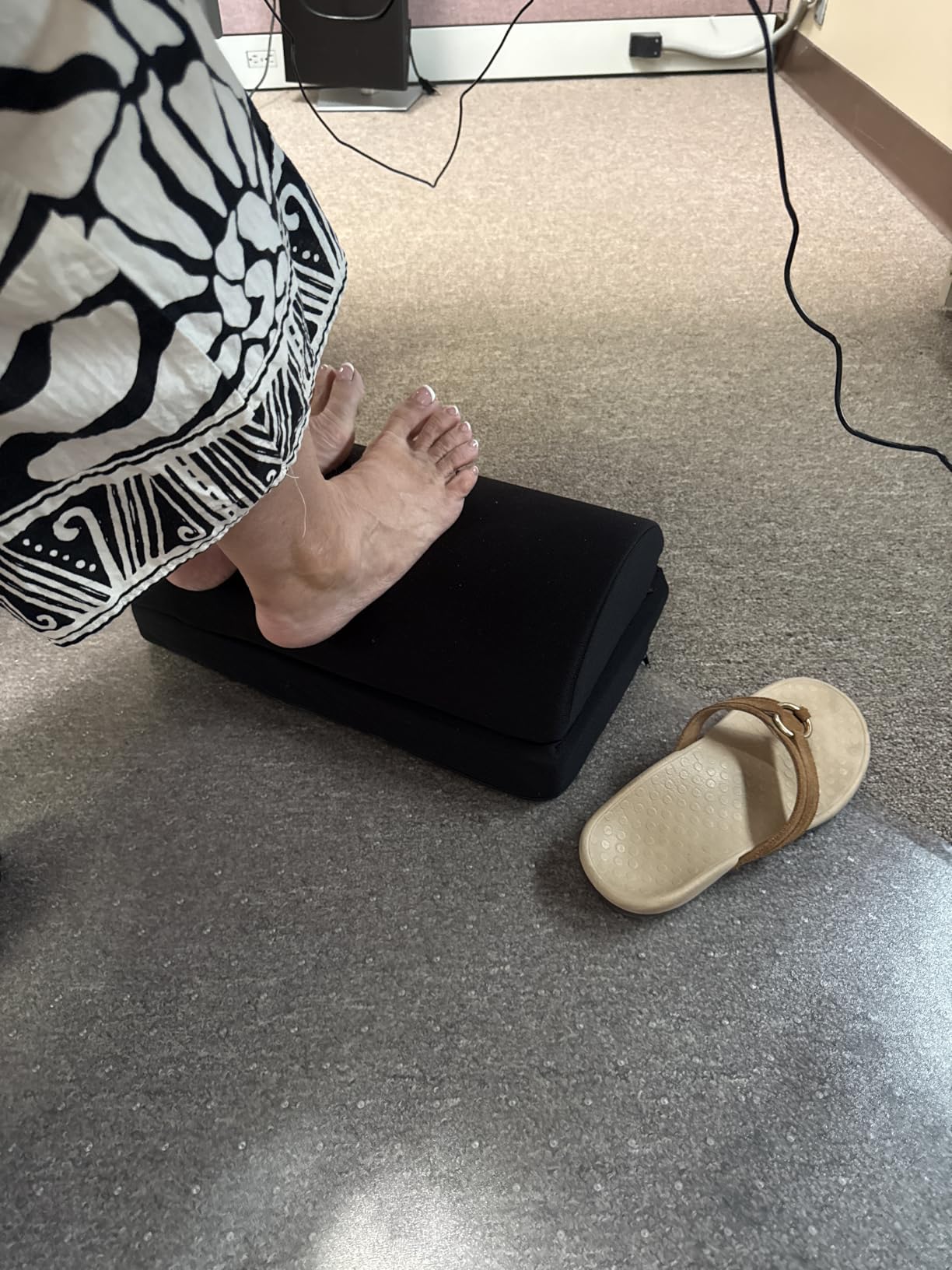 BlissTrends Foot Rest for Under Desk at Work-Versatile Foot Stool with Washable Cover-Comfortable Footrest with 2 Adjustable Heights for Car,Home and Office to Relieve Back,Lumbar,Knee Pain-Black customer photo 1