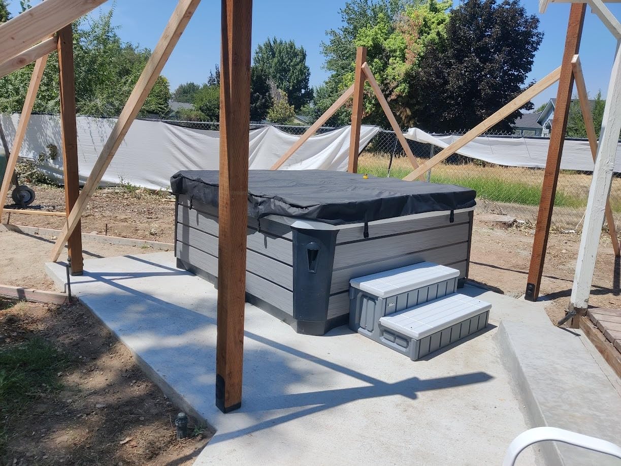 Comfort Hot Tubs - Hot Tub Spa - Seats 5-6 People - 51 Jets - Standard Heavy Duty Flip Cover, Water Fountains, Ozonator, LED Lights, Headrests, and More customer photo 2