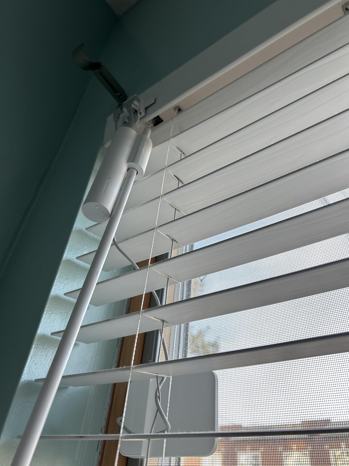 SwitchBot Blind Tilt Motorized Blinds - Smart Electric Blinds, Automatic Blind Opener and Closer, Solar Powered, Light Sensing Control, Alexa & Google Home Compatible customer photo 1