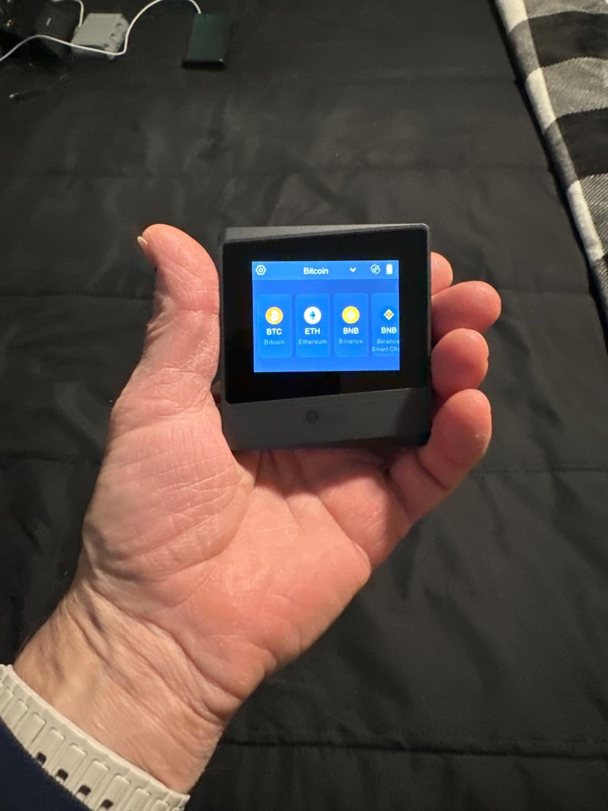 ELLIPAL Air-gapped Crypto Wallet - Titan Mini, 10000 Coins & Tokens, Anti-Tamper Cold Storage for BTC/XRP/ETH/XLM/USDT/LTC customer photo 1
