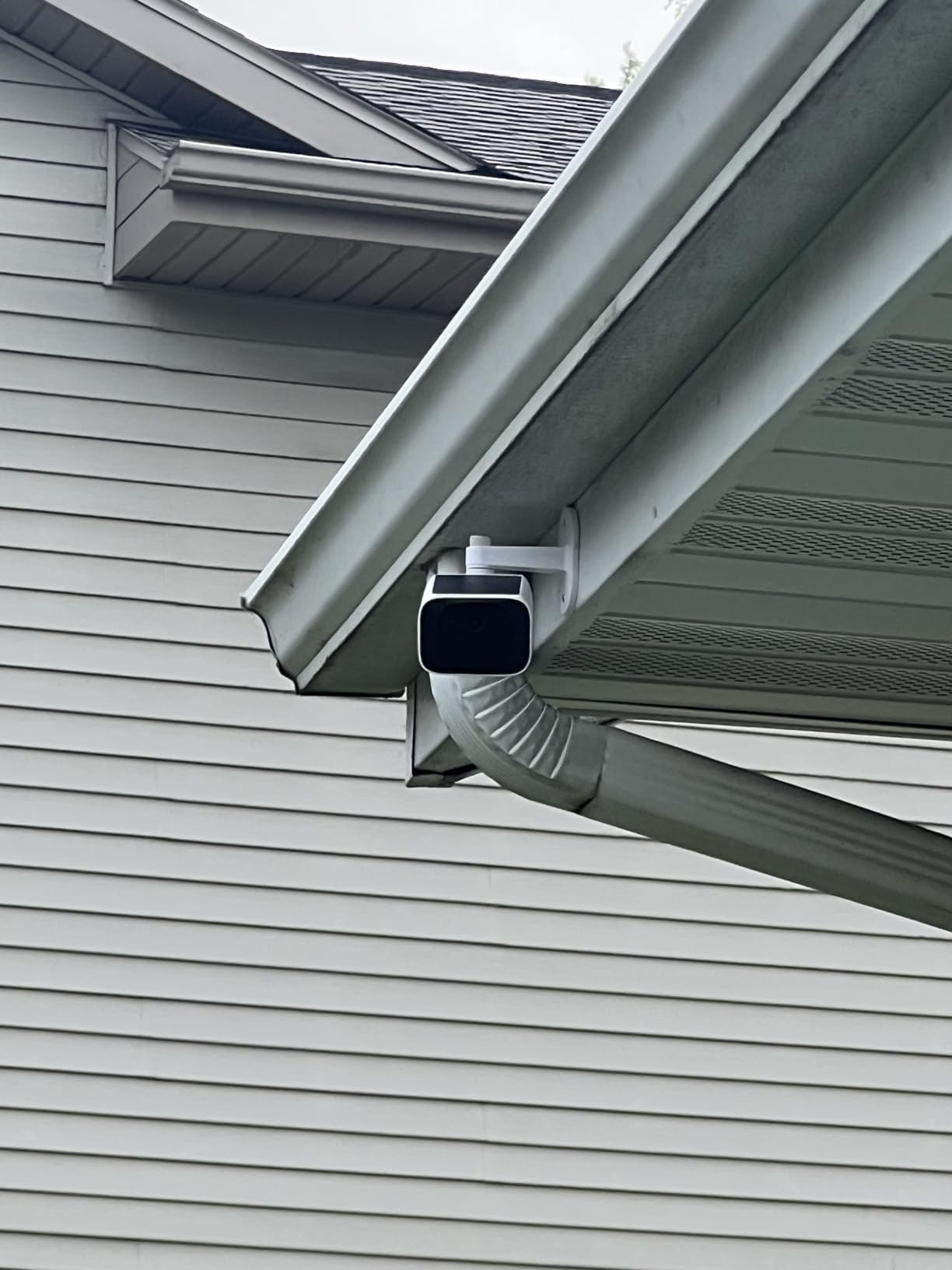 eufy Security SoloCam S220, Solar Security Camera, Wireless Security Camera Outdoor, 2K Resolution, Continuous Power, Built-in 8GB, No Subscription, HomeBase 3 Compatible, for Outdoor Surveillance customer photo 2