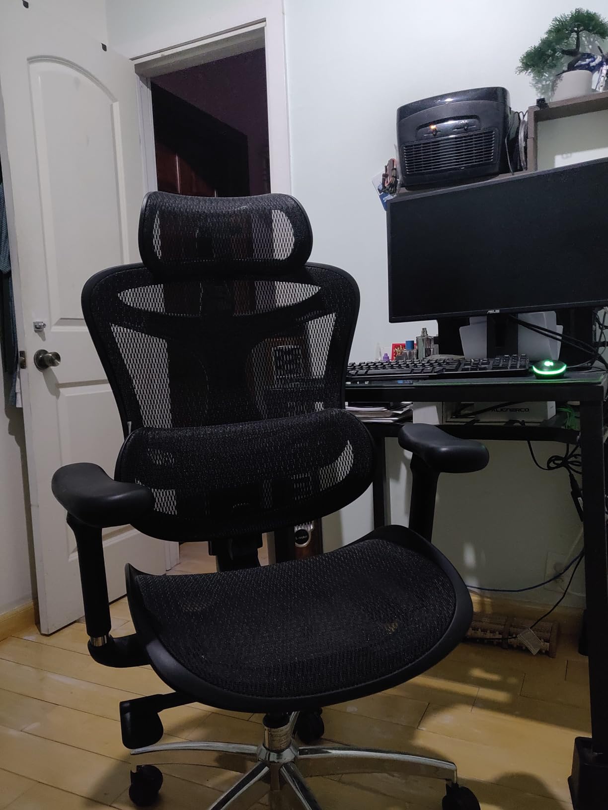 SIHOO Doro C300 Ergonomic Office Chair with Ultra Soft 3D Armrests | Dynamic Lumbar Support for Home Office Chair, Adjustable Backrest Desk Chair, Swivel Big & Tall Computer Chair, Black customer photo 2