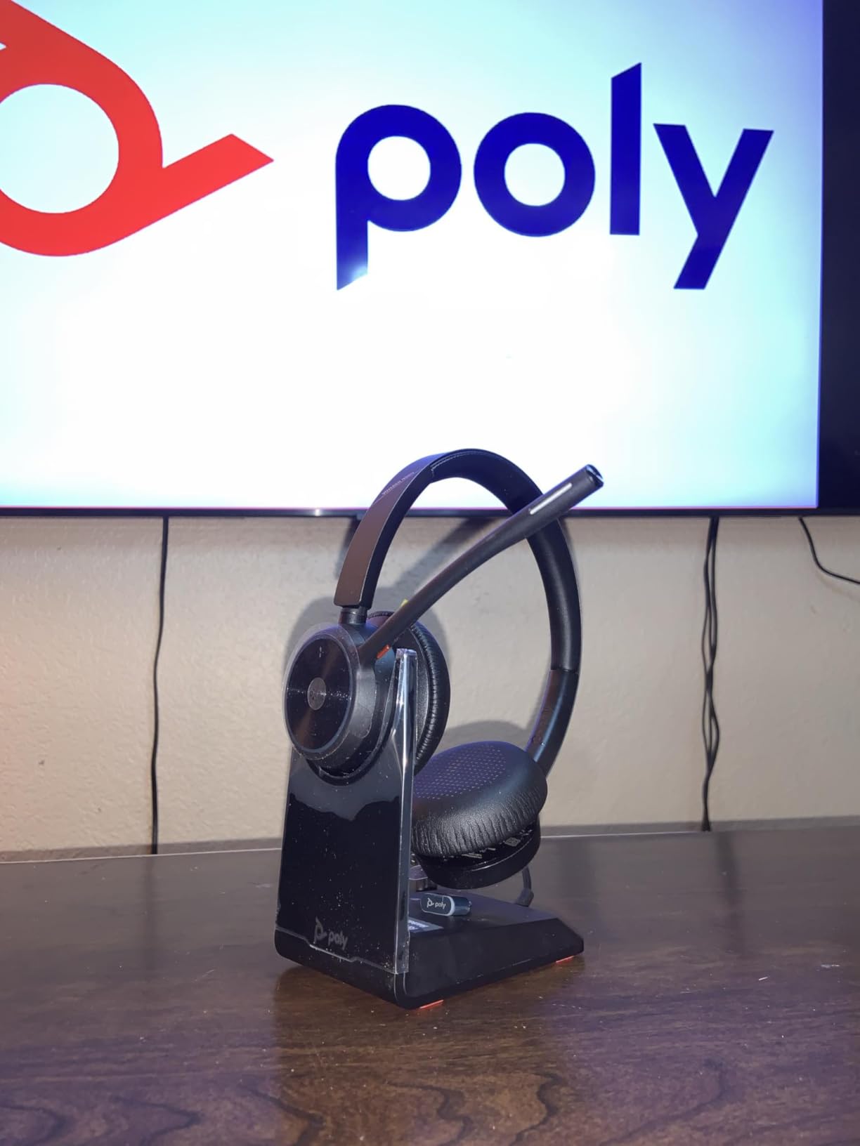 Poly Voyager 4320 UC Wireless Headset & Charge Stand - Noise-Canceling, Microsoft Teams Certified customer photo 1