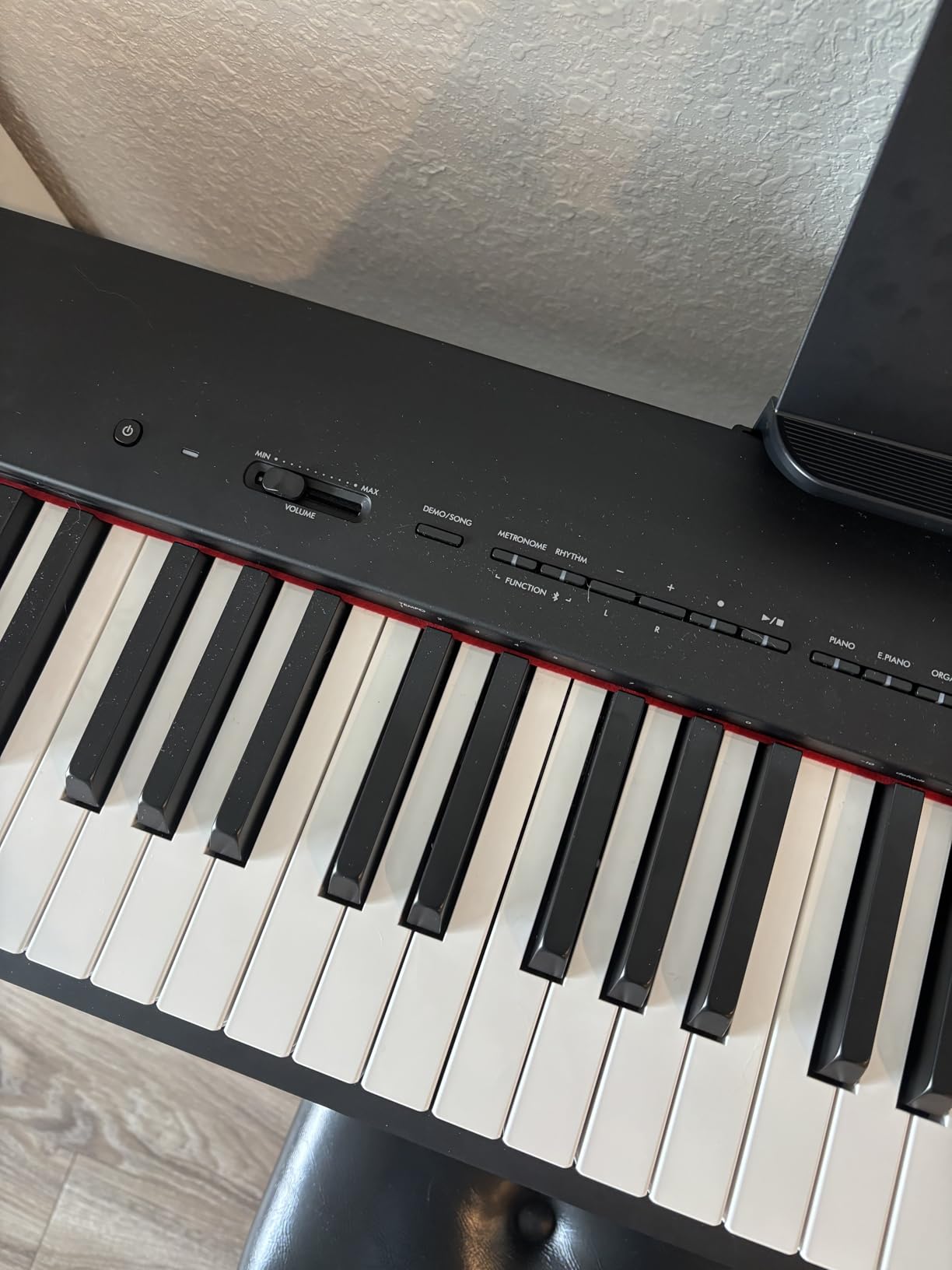 Yamaha P225 88-Key Digital Piano with Weighted Keys, Portable Design, Keyboard, Music Rest, Sustain Foot Switch, and Built-In Speakers, Black customer photo 1
