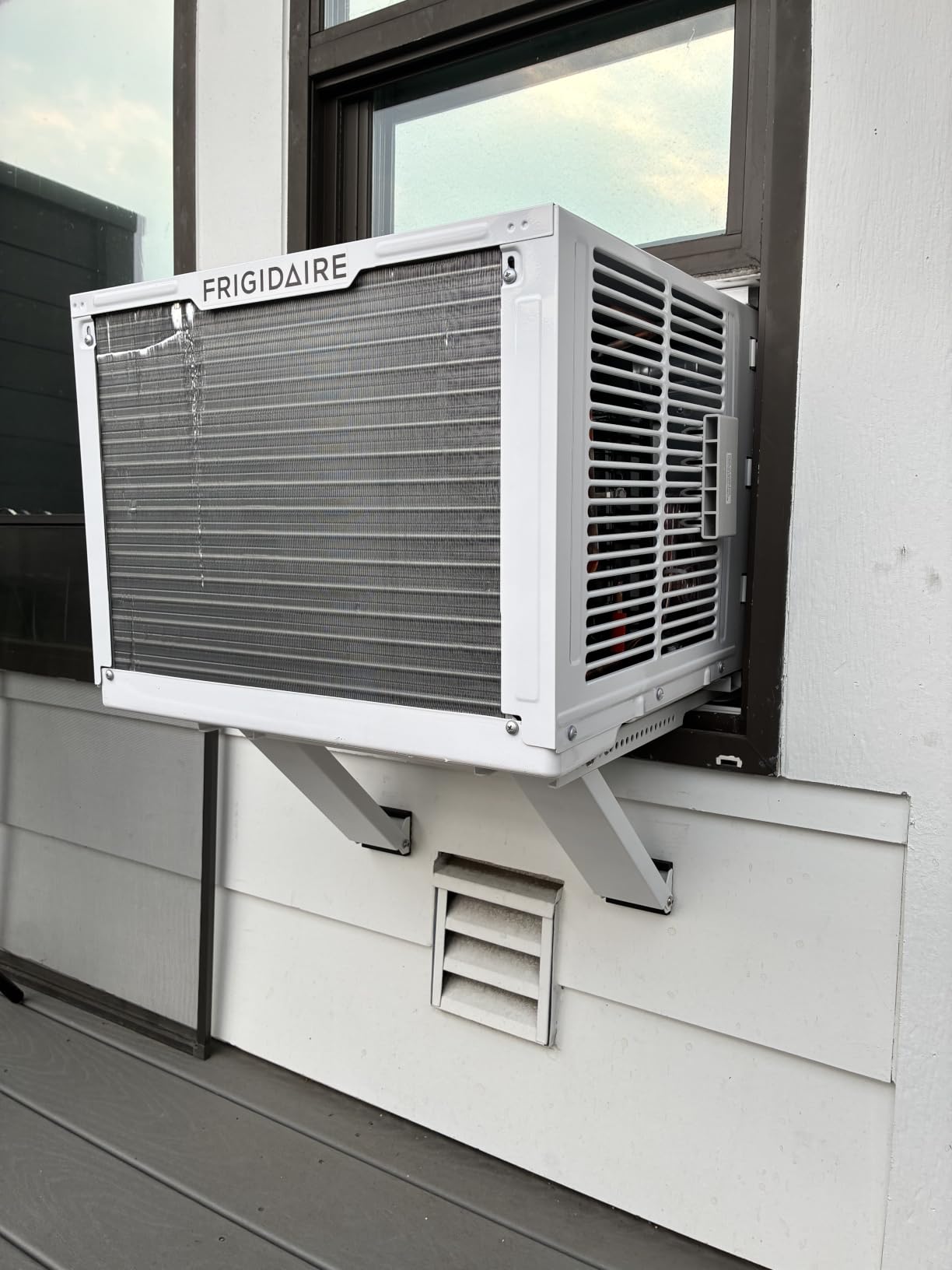 Frigidaire 10,000 BTU Smart Window Air Conditioner with Wi-Fi, Cools Up to 450 Sq. Ft. customer photo 1
