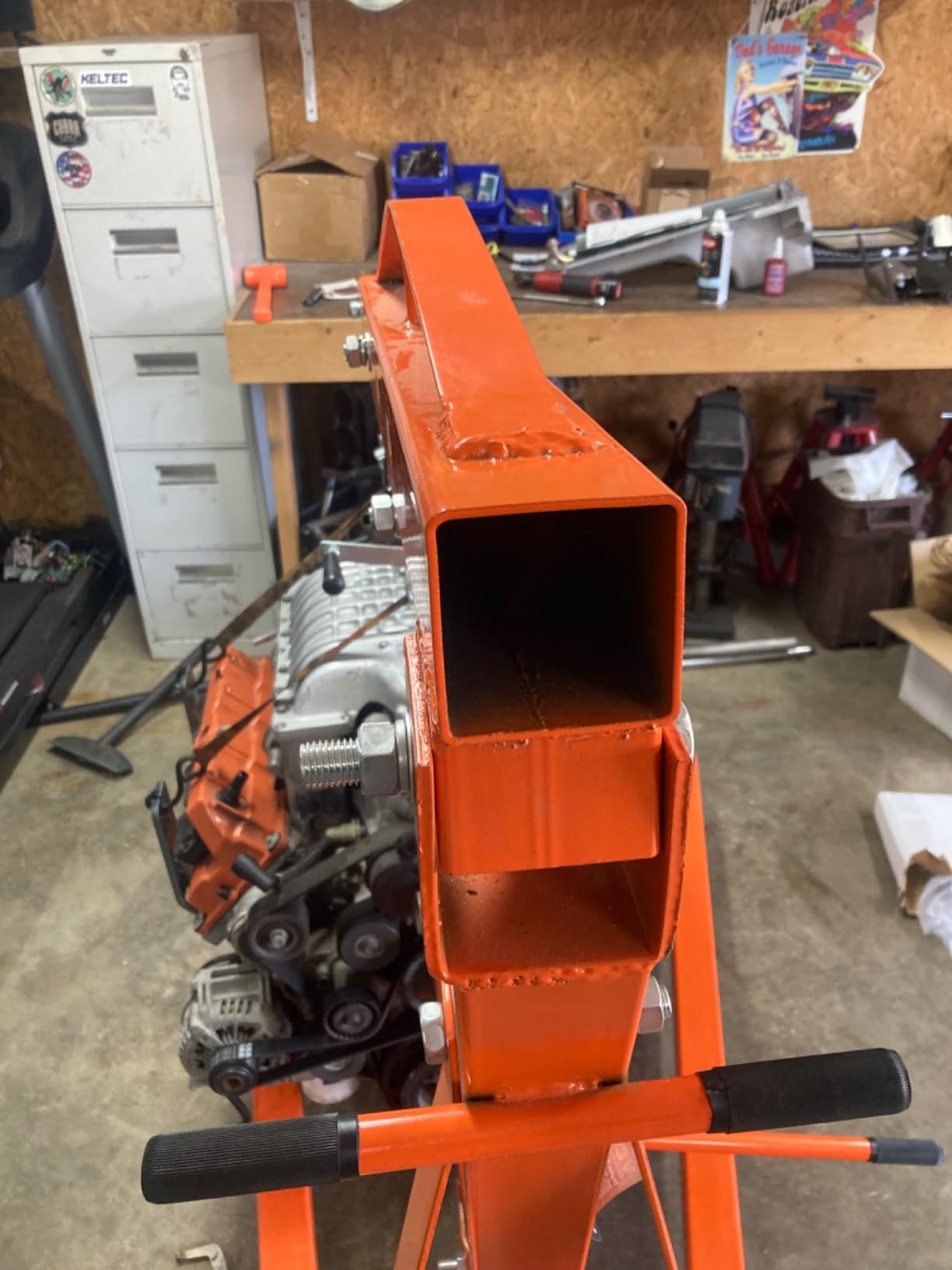 VEVOR Hydraulic Engine Hoist with Lever, 2 Ton/4400 LBS Heavy-Duty Cherry Picker Shop Crane customer photo 2
