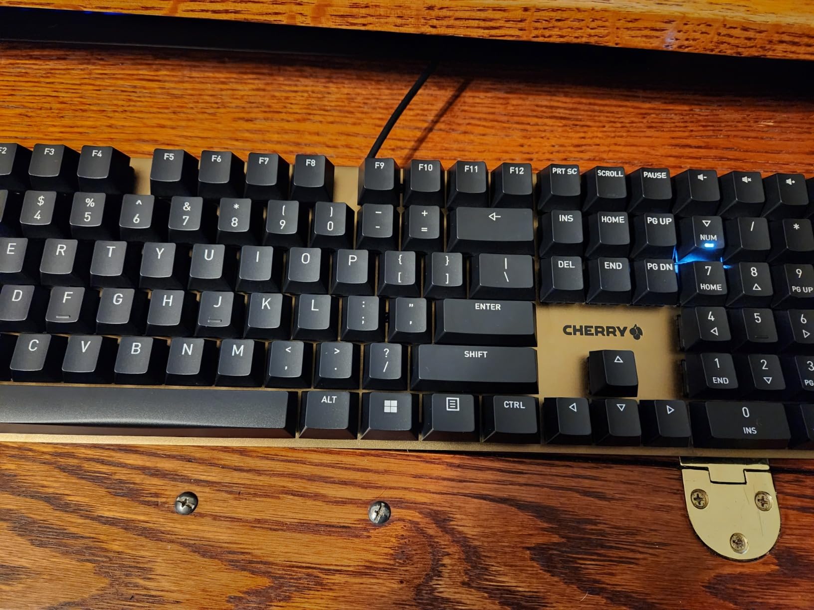 Cherry KC 200 MX, Wired Mechanical Office Keyboard, Modern Design with Elegant Aluminum Surface, USB-A Connection, MX2A Silent RED Switches, Black/Bronze customer photo 2