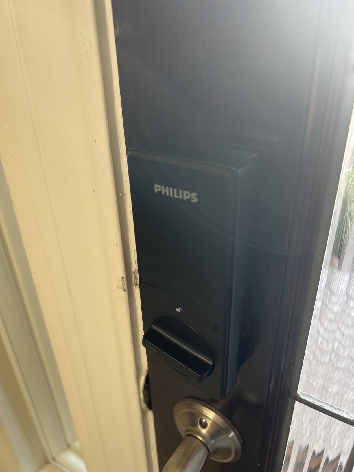 Philips Fingerprint Keyless Entry Door Lock, Electronic Door Lock with Touchscreen, Long-Lasting Battery, Auto Locking, One-Time Code, Keypad Deadbolt, One-Touch Locking, Matte Black customer photo 1
