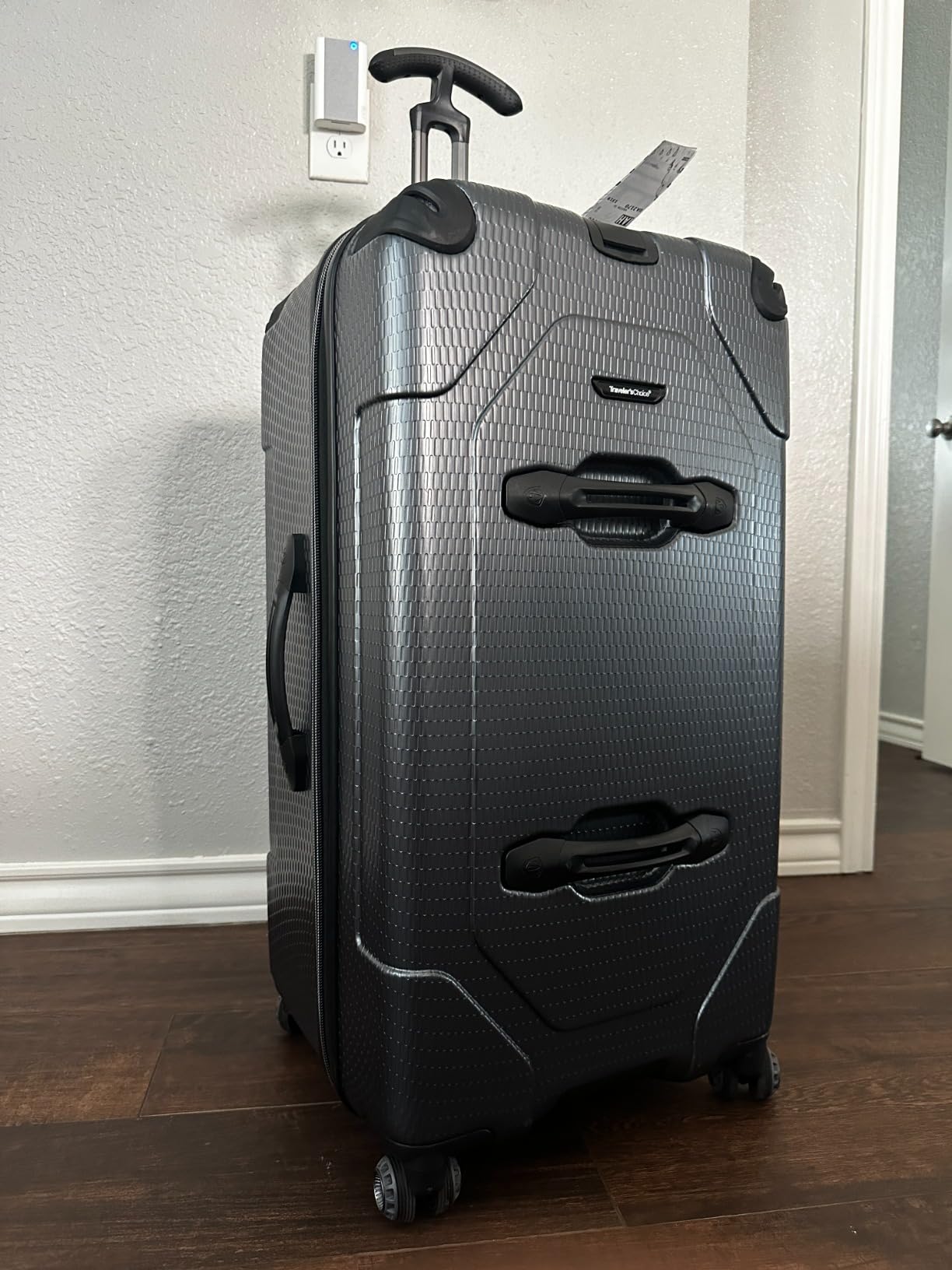 Traveler's Choice Maxporter II Polycarbonate Hardside Trunk with Spinner Wheels, Black, 22-Inch Carry-on Luggage customer photo 1