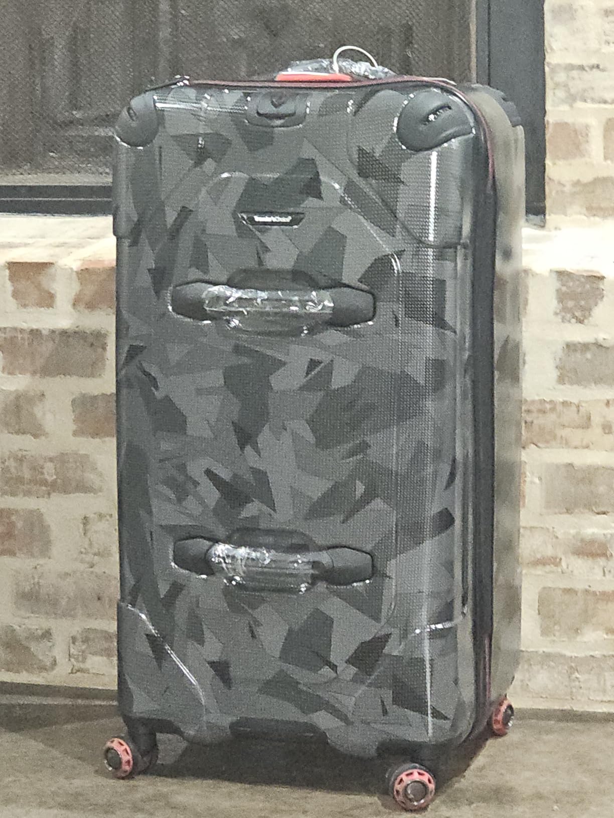 Traveler's Choice Maxporter II Polycarbonate Hardside Trunk with Spinner Wheels, Black, 22-Inch Carry-on Luggage customer photo 2