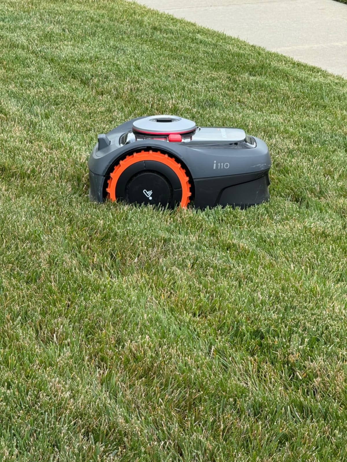 Segway Navimow i110N Robot Lawn Mower Perimeter Wire Free 1/4 Acre RTK+Vision Robotic Lawnmower, AI-Assisted Mapping, Virtual Boundary, APP Control, 58dB(A) Quiet, Multi-Zone Management customer photo 1