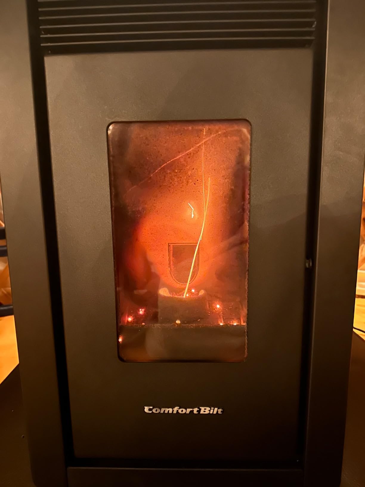 ComfortBilt HP40 Alpine Pellet Stove, 1,500 sq. ft., 25 lb. Hopper, Black customer photo 1