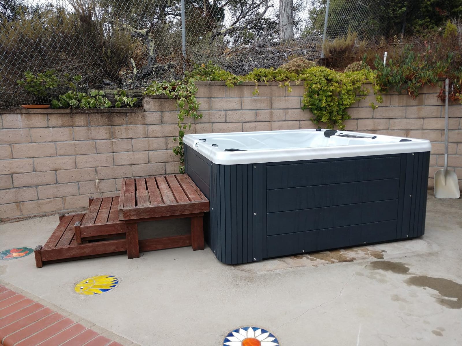 Destination Outdoor Hot Tub, 5-Person 59-Jet 80-Port 4-Pump Lounger Spa with Waterfall Arch and Bluetooth Stereo by Aqualife by Strong Spas customer photo 2