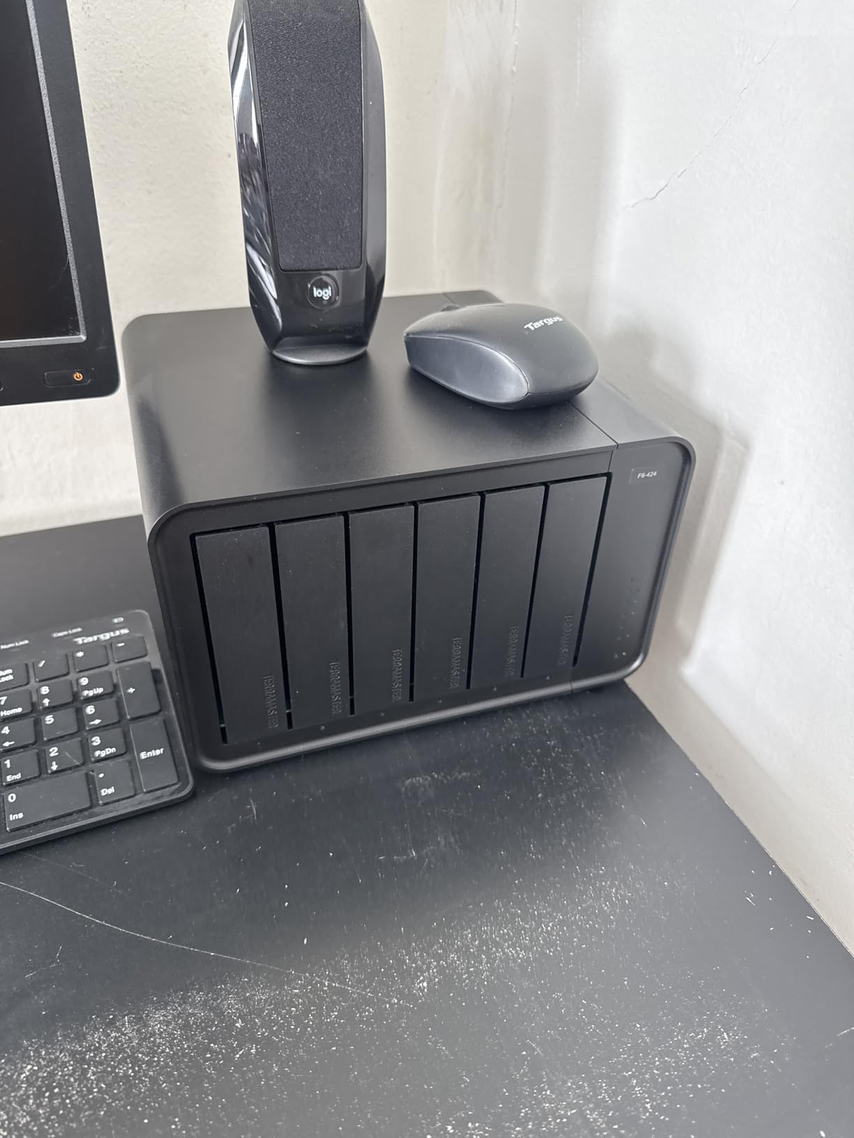 TerraMaster F6-424 NAS Storage 6Bay - N95 Quad-Core CPU, 8GB DDR5 RAM, Dual 2.5GbE Ports, Network Attached Storage with High Performance (Diskless) customer photo 1