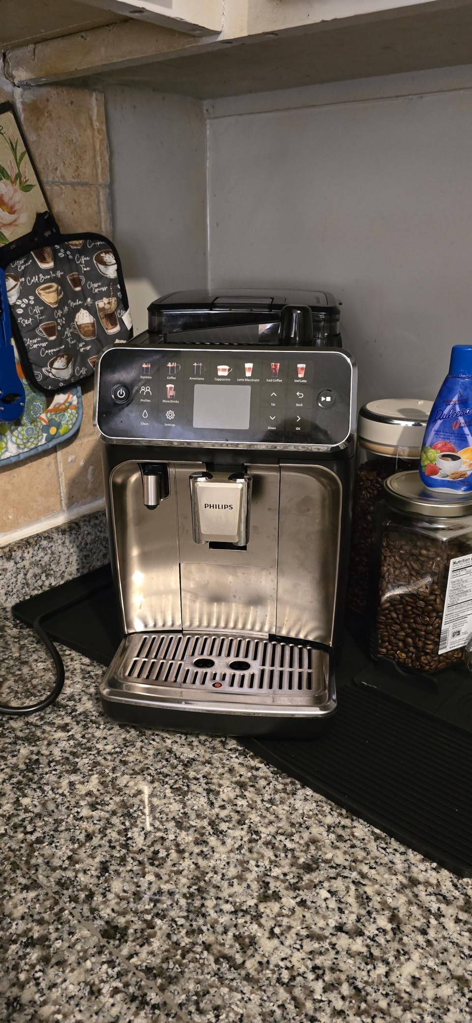 PHILIPS 5500 Series Fully Automatic Espresso Machine, LatteGo Milk System | 20 Hot & Iced Coffee Pre-Sets, ceramic grinder, customizable strength, 15 bars (EP5544/94) customer photo 1