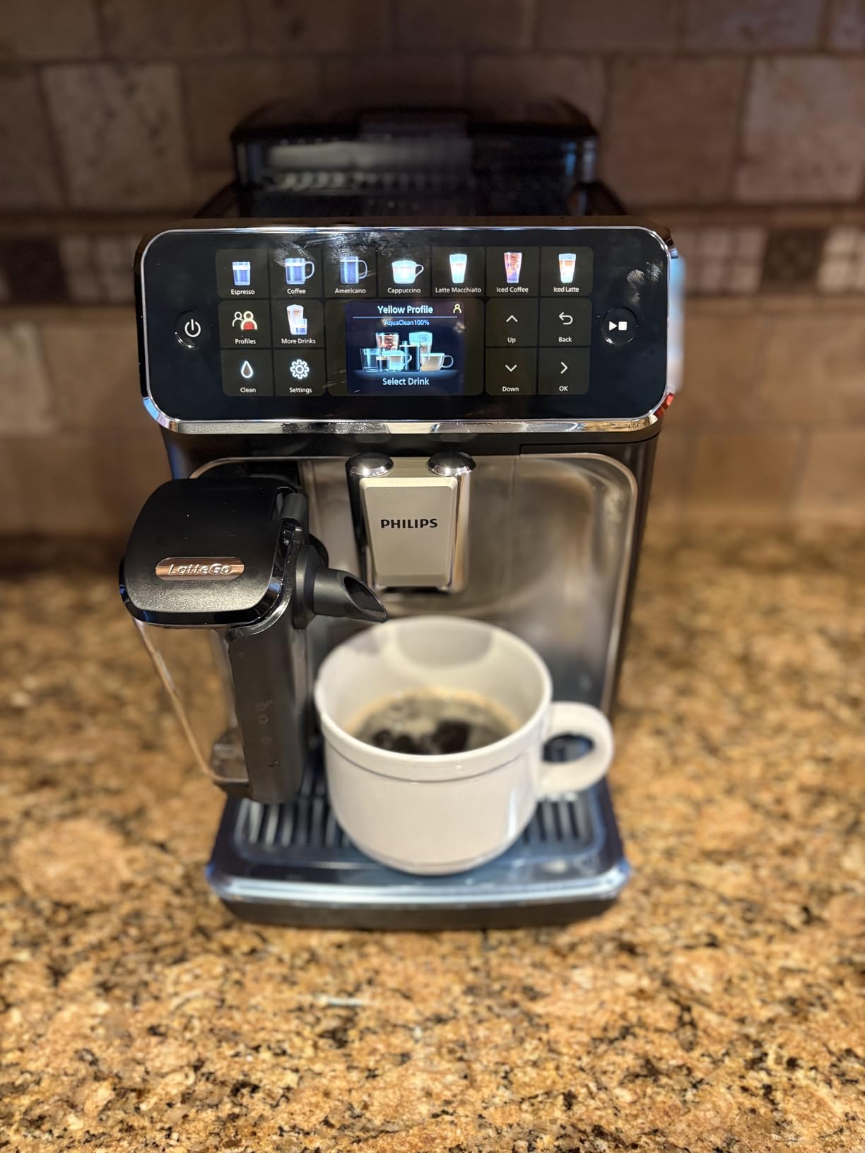 PHILIPS 5500 Series Fully Automatic Espresso Machine, LatteGo Milk System | 20 Hot & Iced Coffee Pre-Sets, ceramic grinder, customizable strength, 15 bars (EP5544/94) customer photo 2