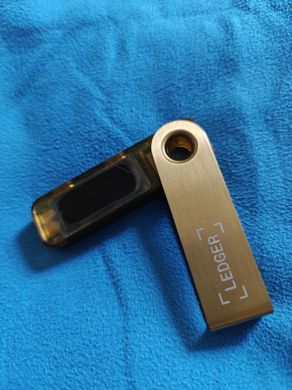Ledger Nano S Plus - Classic Crypto Wallet | Gold, Compact, stay home 1.1