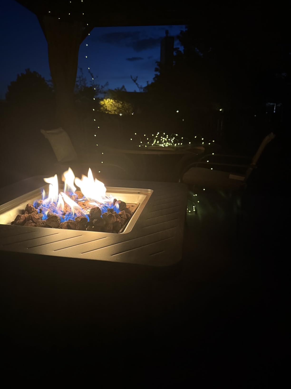 East Oak 28Inch Propane Fire Pit Table, 52,000 BTU customer photo 2
