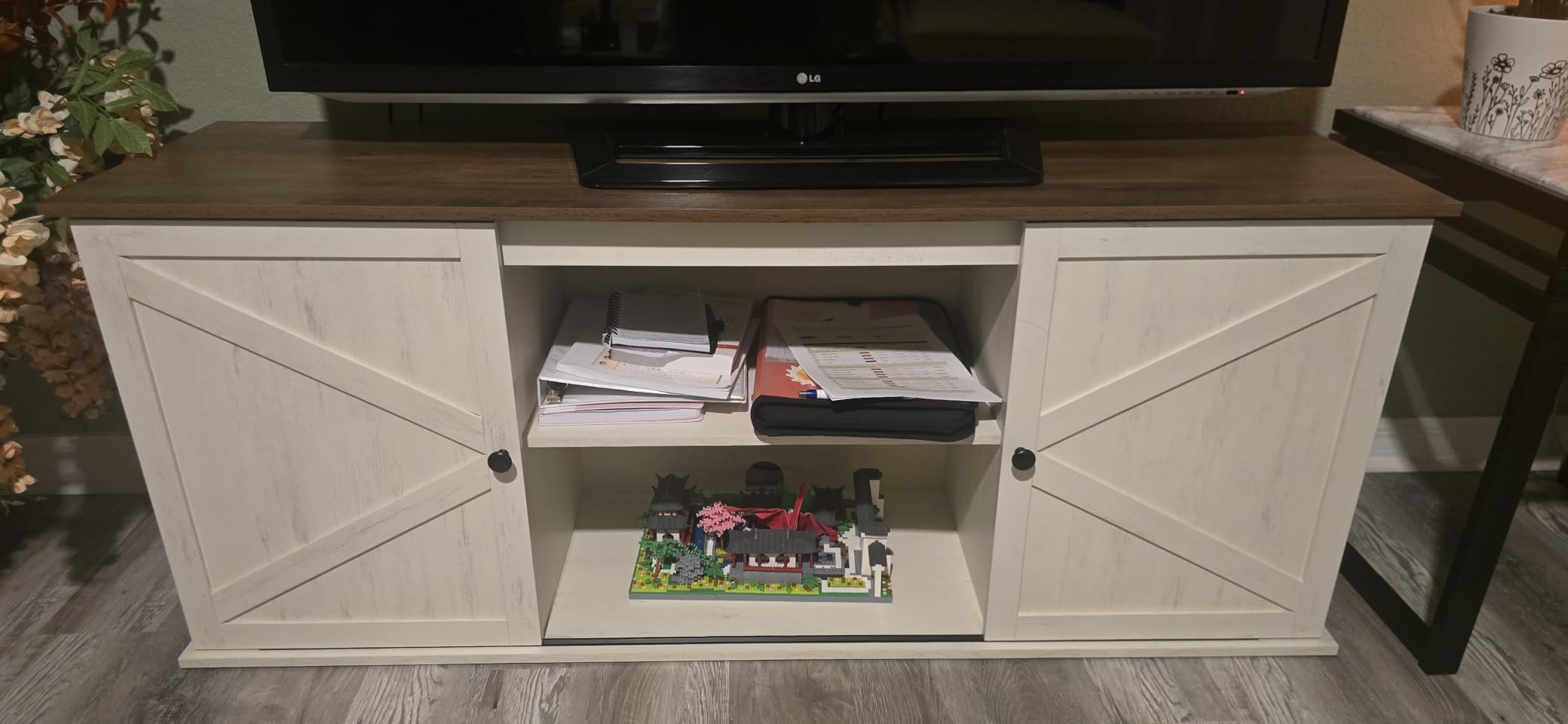 VASAGLE Farmhouse TV Stand for 80'' TV, Media Console, Sliding Barn Doors | Entertainment Center with Storage Cabinets, for Living Room, Rustic White and Honey Brown, HAINS Collection ULTV537W01 customer photo 2