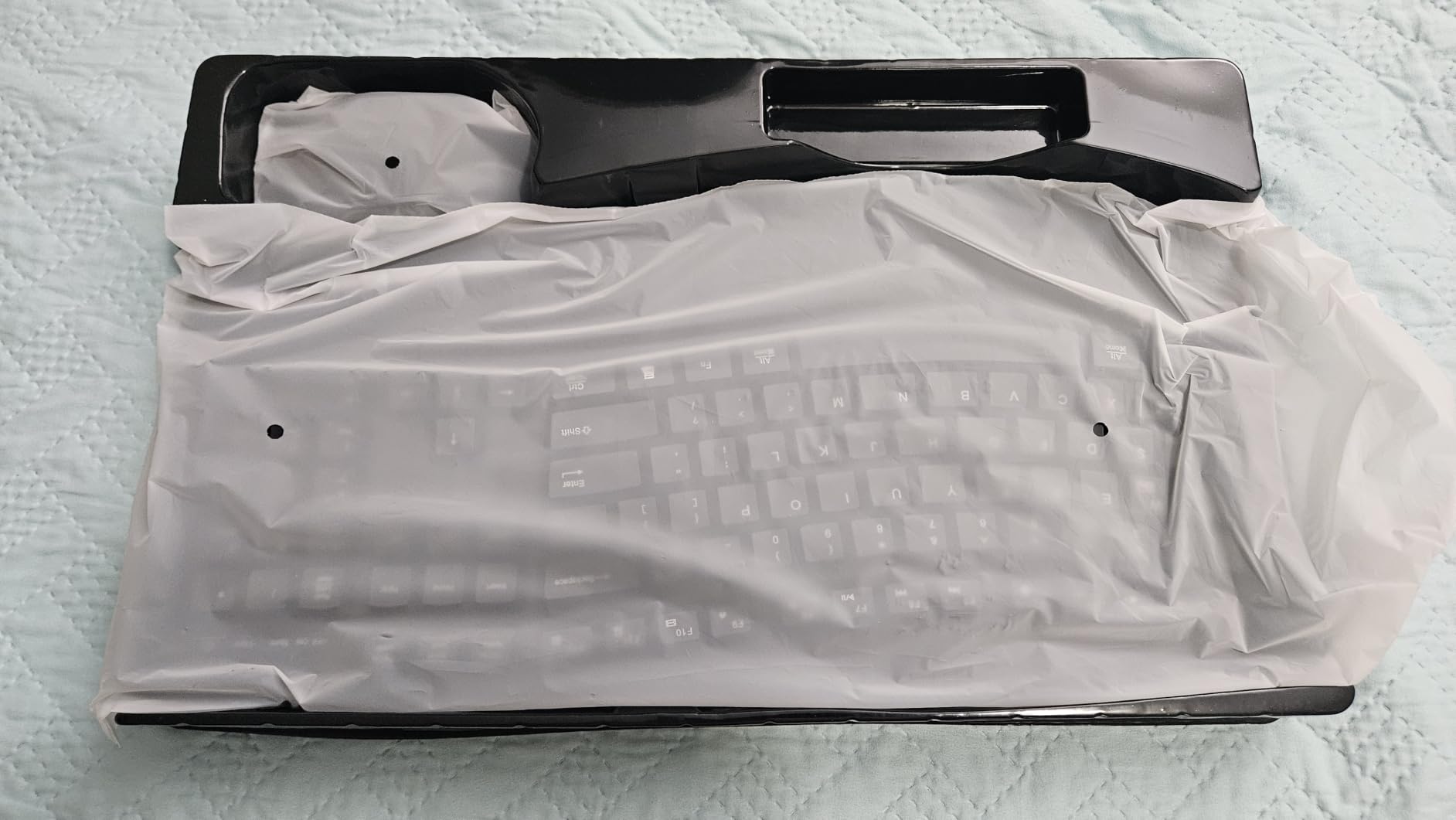 Wireless Keyboard and Mouse Combo, 2.4G Full Size Wave Keys Ergonomic Keyboard with Wrist Rest and 3-Level DPI Adjustable Wireless Ergonomic Mouse for Windows, Mac OS Desktop/Laptop/PC(Black) customer photo 2