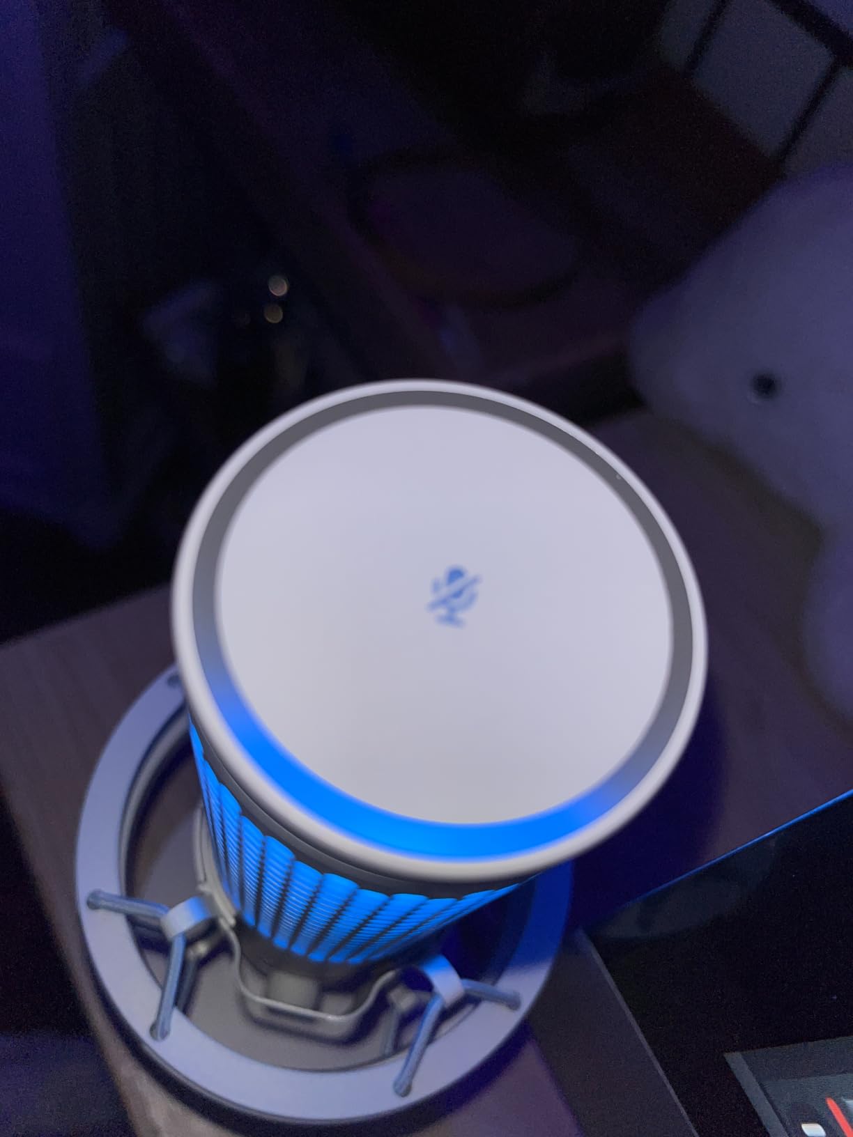 HyperX Quadcast 2 Frost - USB Microphone for Gaming, Streaming and Podcasting, with On-Board Controls, LED Lighting, Removable Shock Mount customer photo 1