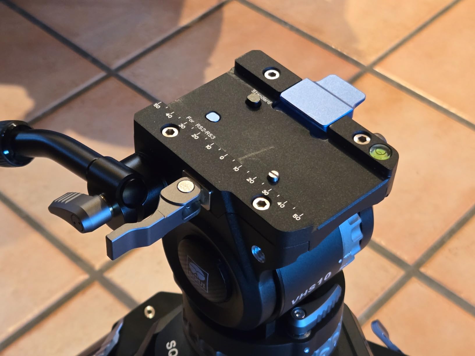 SIRUI AVT-12 Carbon Fiber Video Tripod, Fluid Head, Quick Release System | 73
