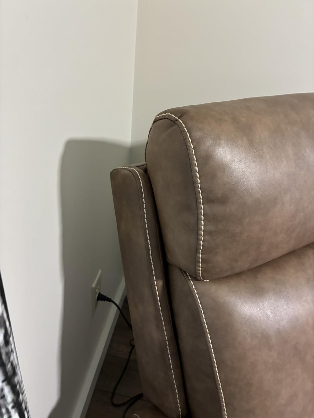 KISLOT Wall Hugger Recliner Chair, Faux Leather Power Reclining, Cream, 1PC | USB Charging Ports, Electric RV Recliner, Home Theater Seating, Living Room, Bedroom customer photo 2