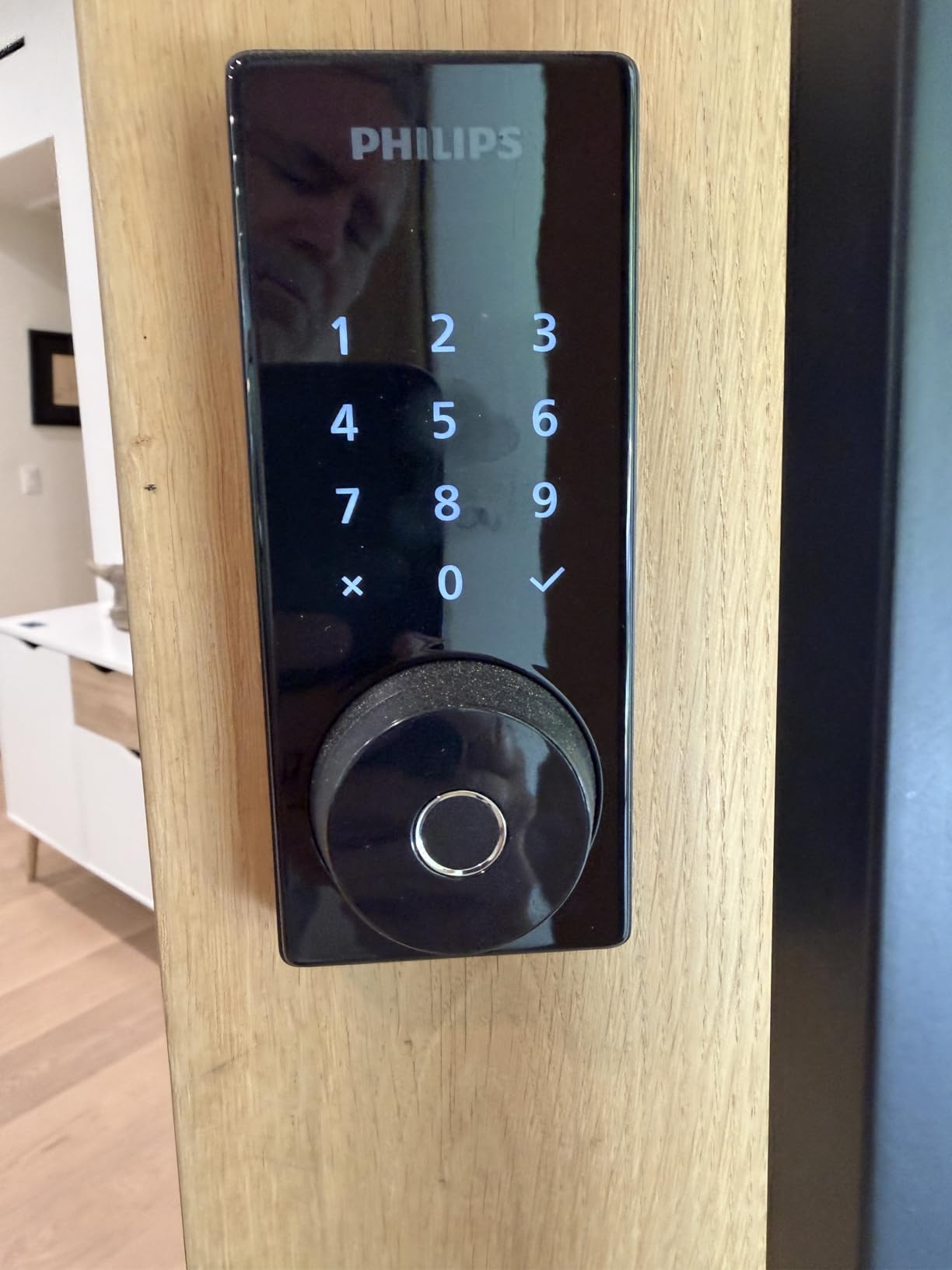 Philips Wi-Fi Smart Lock with Handles, WiFi Keyless Entry Front Door Lock Set, Keypad Deadbolt with Handle App Fingerprint Code Unlocking, Auto Locking, Built-in WiFi, Remote Control & Voice Unlock customer photo 1