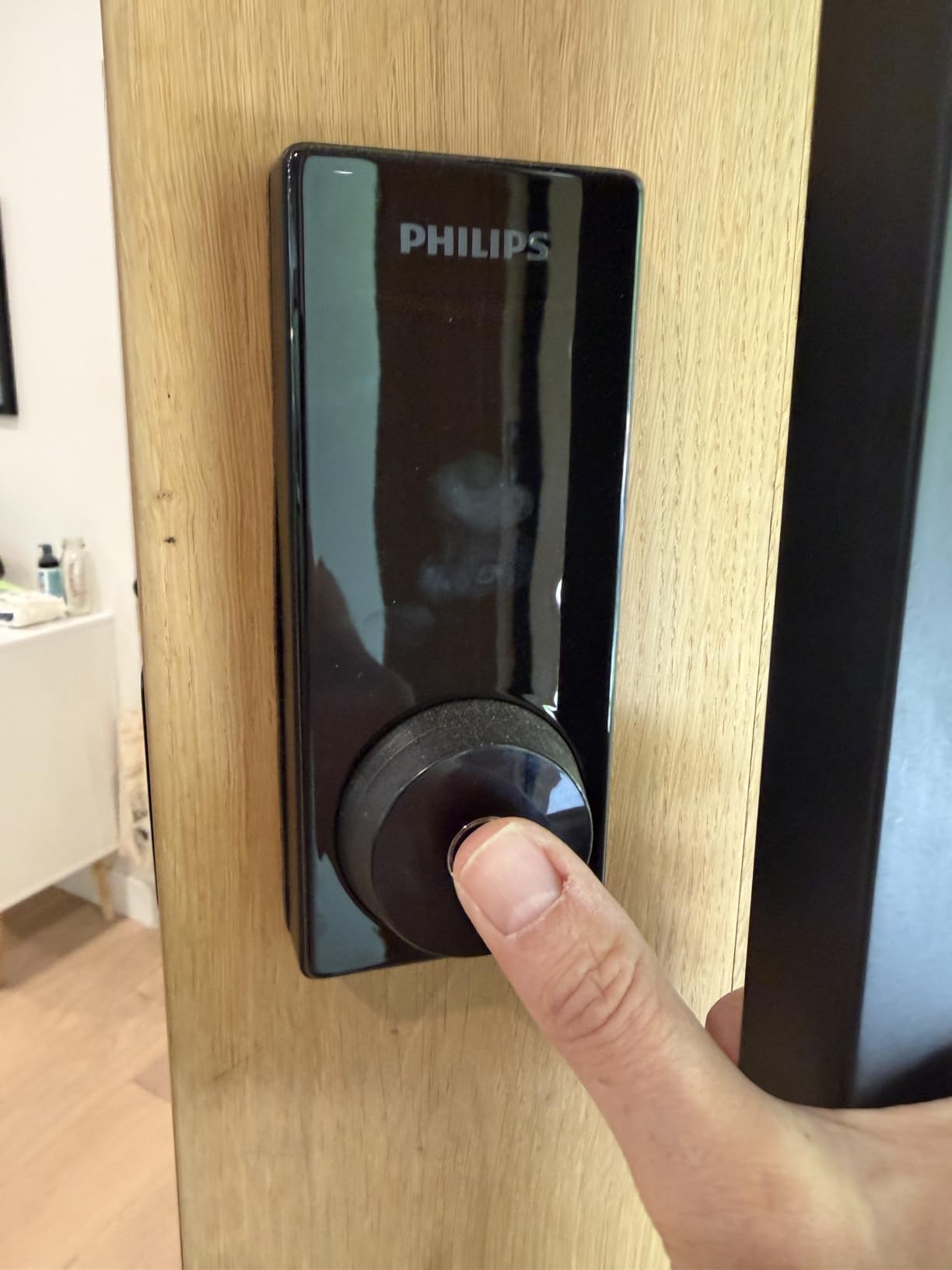 Philips Wi-Fi Smart Lock with Handles, WiFi Keyless Entry Front Door Lock Set, Keypad Deadbolt with Handle App Fingerprint Code Unlocking, Auto Locking, Built-in WiFi, Remote Control & Voice Unlock customer photo 2