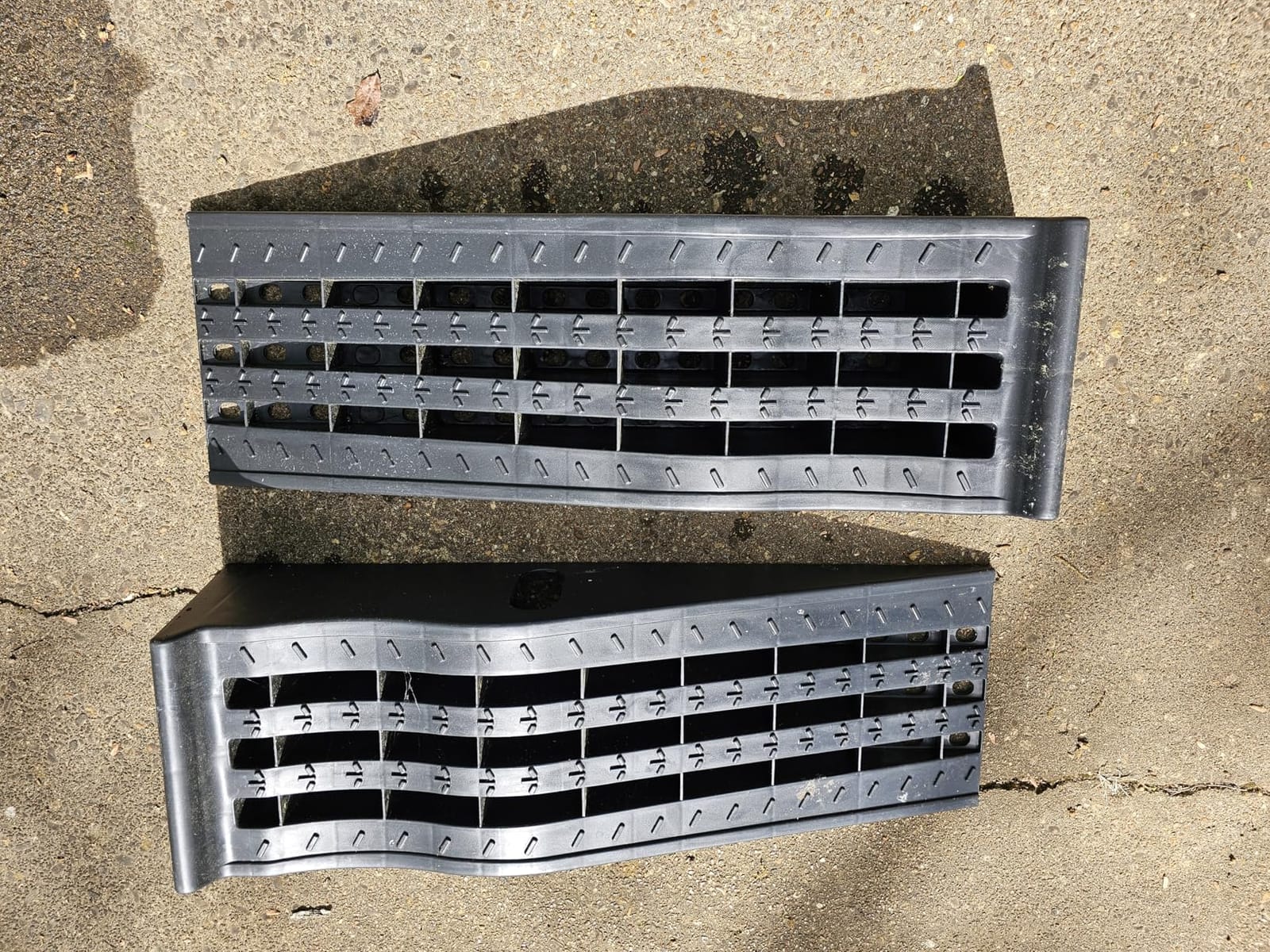 Amazon Basics Low Profile Car Ramps for Oil Changes & Home Garage Lifts, 3,250 Lbs Capacity Per Ramp, Textured Traction Surface, Black, 2-Pack customer photo 1