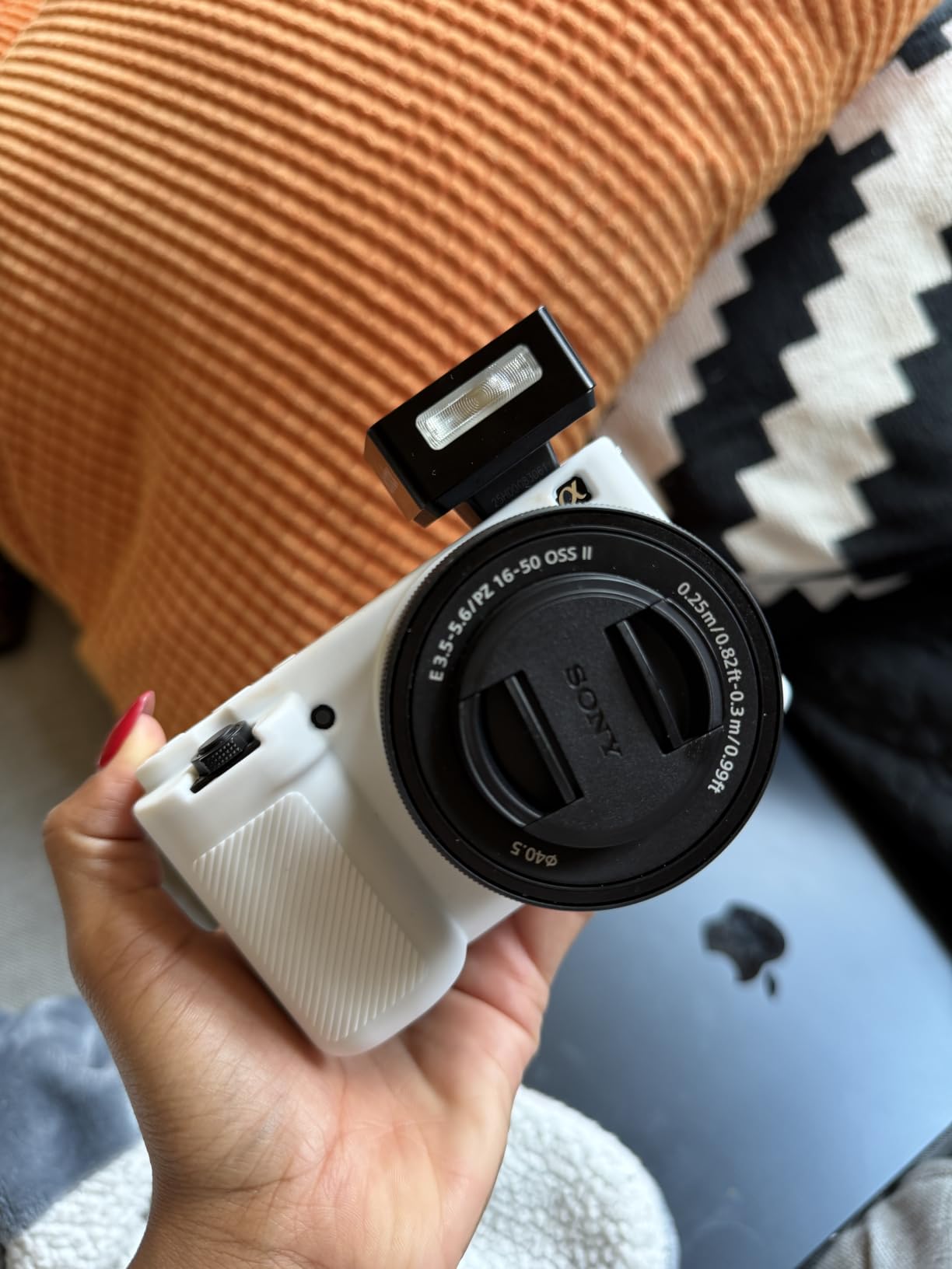 Sony ZV-E10 APS-C Mirrorless Camera with 16-50mm Lens Black | 24.2MP Aps-C, UHD 4k30p, 3.0 Side Flip-Out Touchscreen, 16-50mm Oss Ii Kit Lens, 425-Point Af customer photo 1