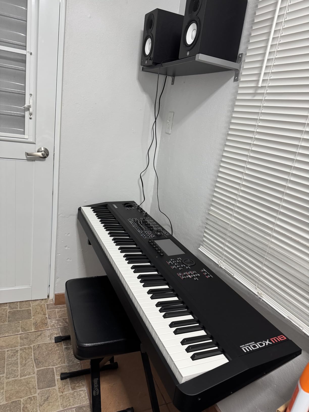Yamaha 88-Key Music Synthesizer, Graded Hammer Action, Realistic Feel - MODX M8 customer photo 2