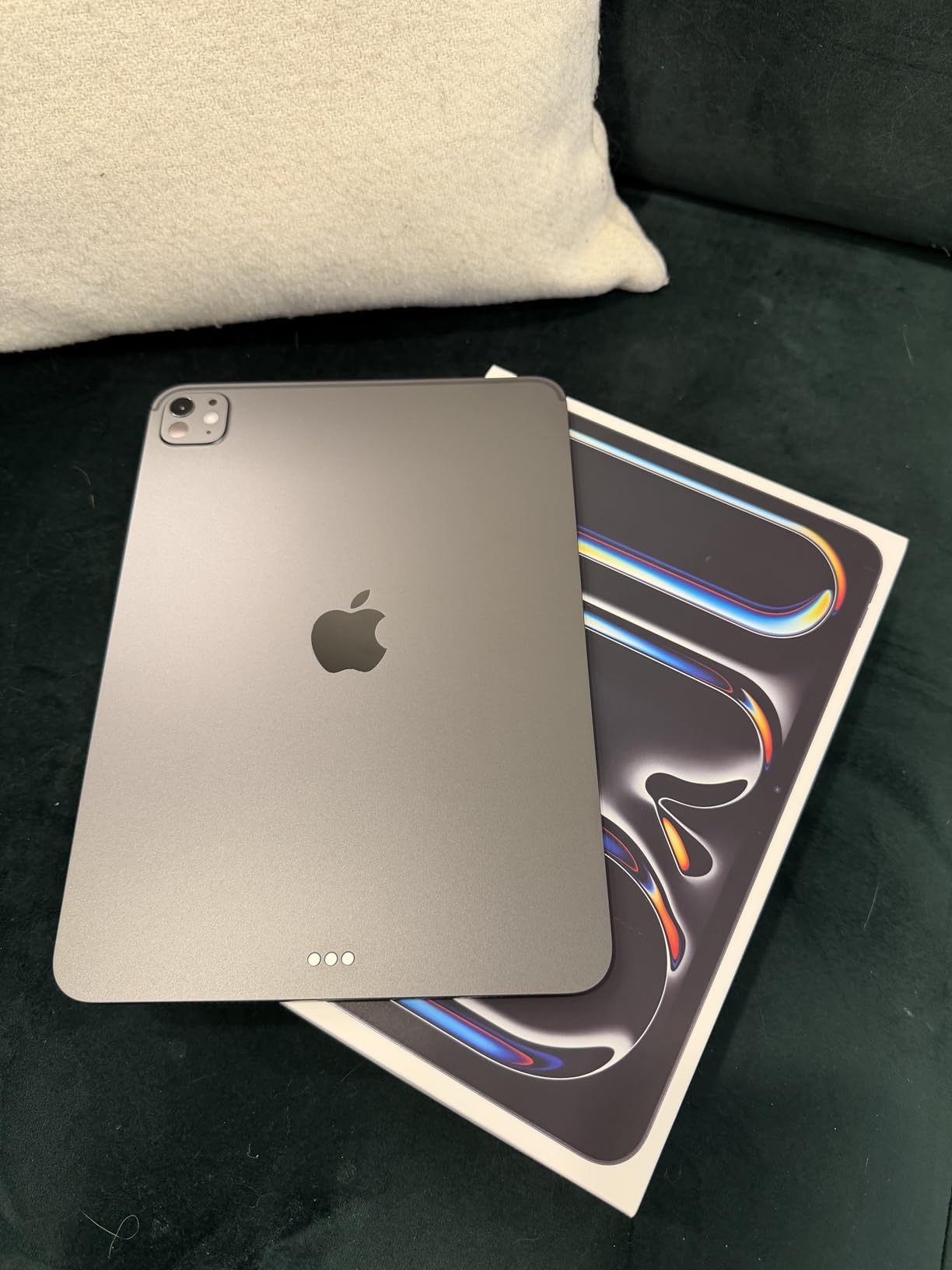 iPad Pro 11-inch (M5): Ultra Retina XDR Display, 256GB, Landscape 12MP Front Camera/12MP Back Camera, LiDAR Scanner, Wi-Fi 7 with Apple N1, Face ID, All-Day Battery Life - Space Black customer photo 1