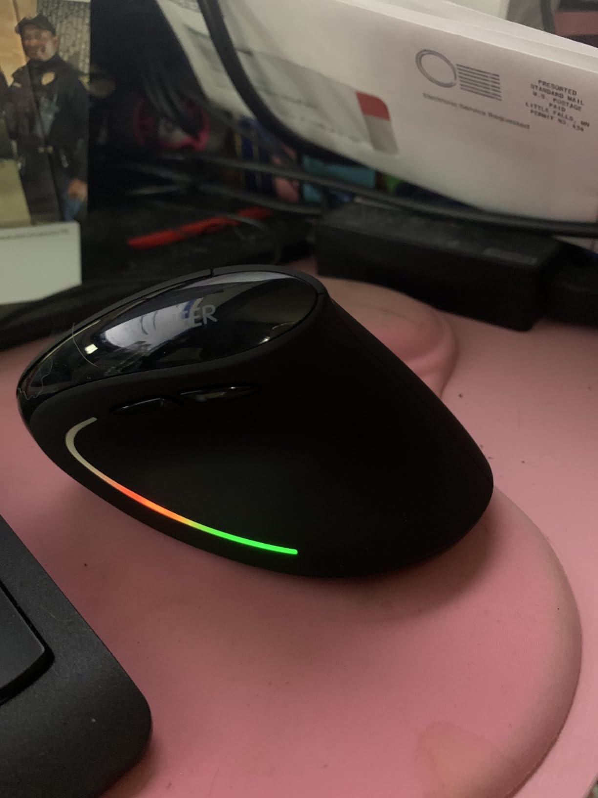 Uineer Wireless Ergonomic Mouse, Wireless Bluetooth Rechargeable Vertical Mouse, 7 Color LED, 4 DPI Adjustable, USB-A Receiver, Wrist Strain Relief, Optical Mice for Computer/PC/Laptop, Black (Black) customer photo 2