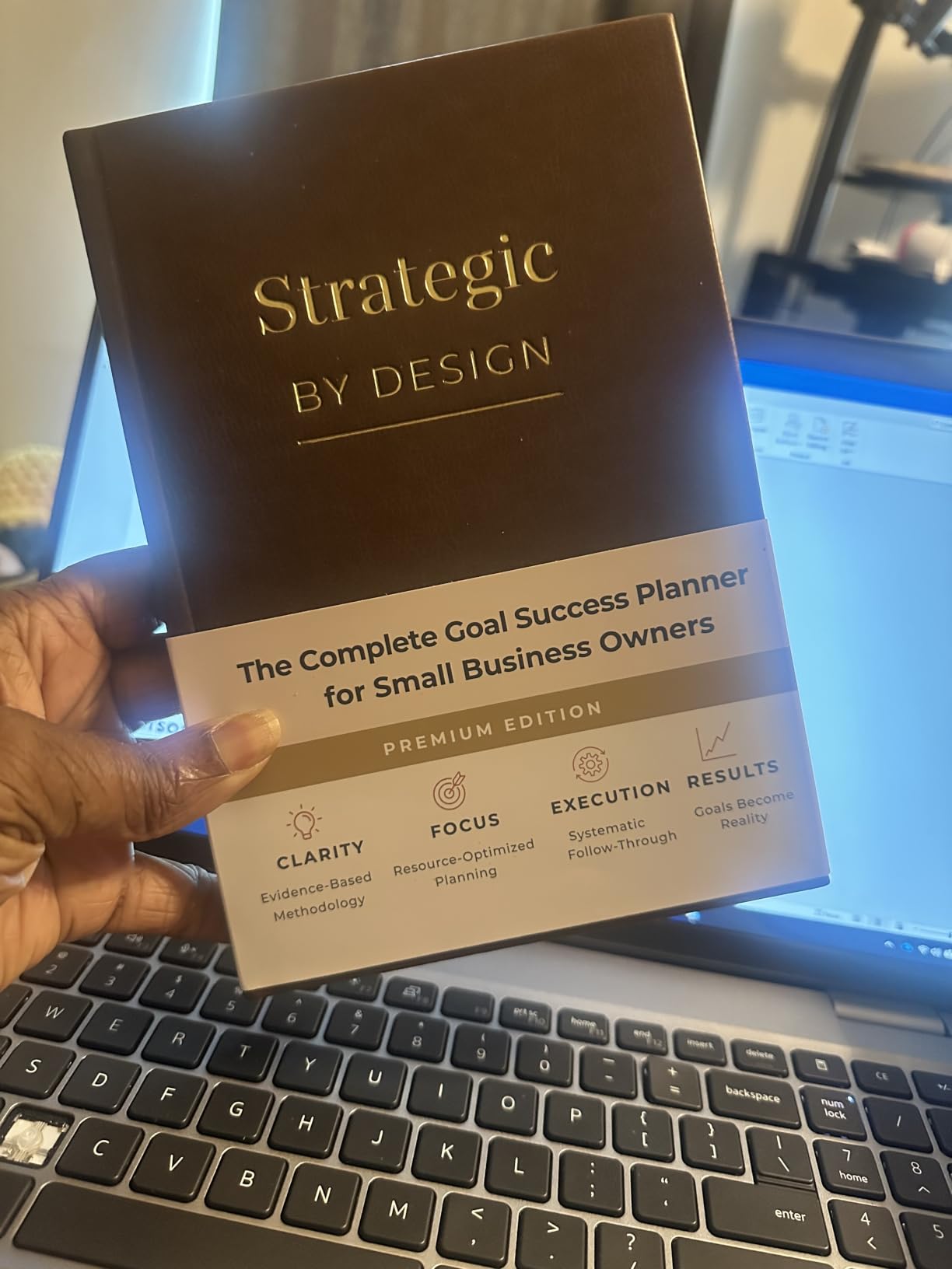 Undated Business Planner for Entrepreneurs, Four 12-Week Goal Setting Cycles, Monthly and Quarterly Business Review Prompts, 220 Pages, A5 Linen Hardcover customer photo 1