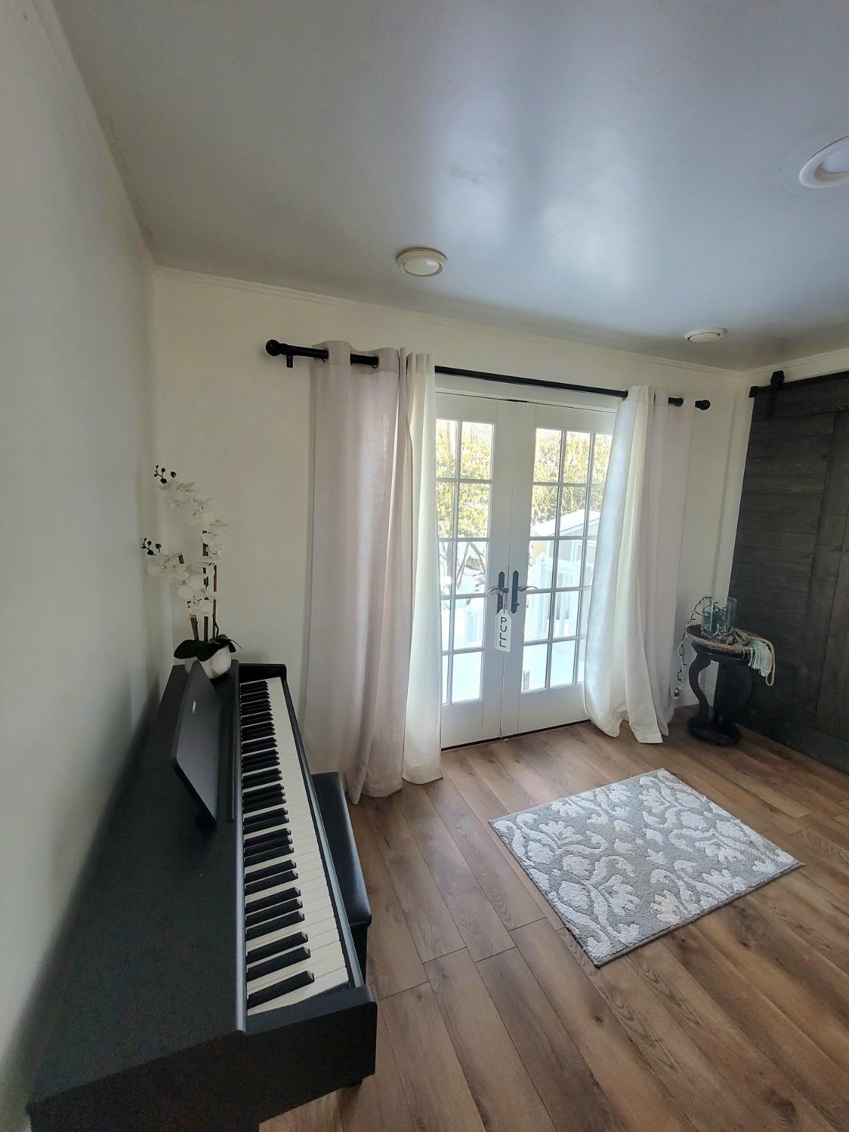Yamaha YDP105 88-Key Weighted Action Upright Digital Piano for Beginner and Intermediate Players, Dynamic Response, Grand Piano Sound, 3-pedal Unit, Upright Design, Bench Included, White customer photo 2