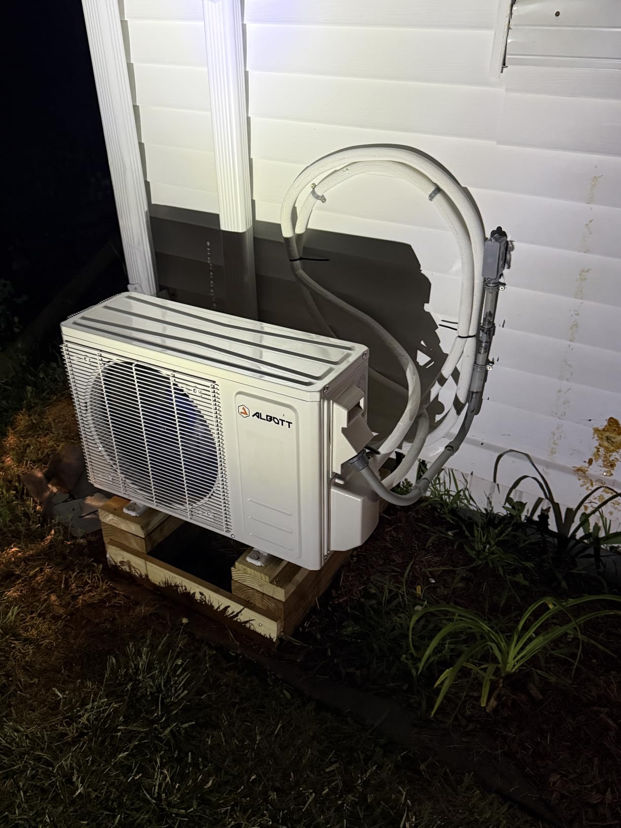 Albott 12,000 BTU Mini Split Air Conditioner and Heater SEER2 18, 115V | Inverter Energy-Efficient AC with Self-Cleaning, Remote and APP Control, HVAC Tech Needed, Cools up to 750 Sq.Ft. customer photo 1