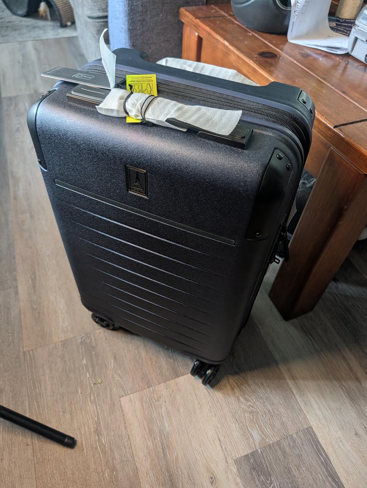 Travelpro Platinum Elite Hardside Expandable Carry on Luggage, 8 Wheel Spinner, TSA Lock, Hard Shell Polycarbonate Suitcase, Jet Black, Carry on 21-Inch customer photo 1