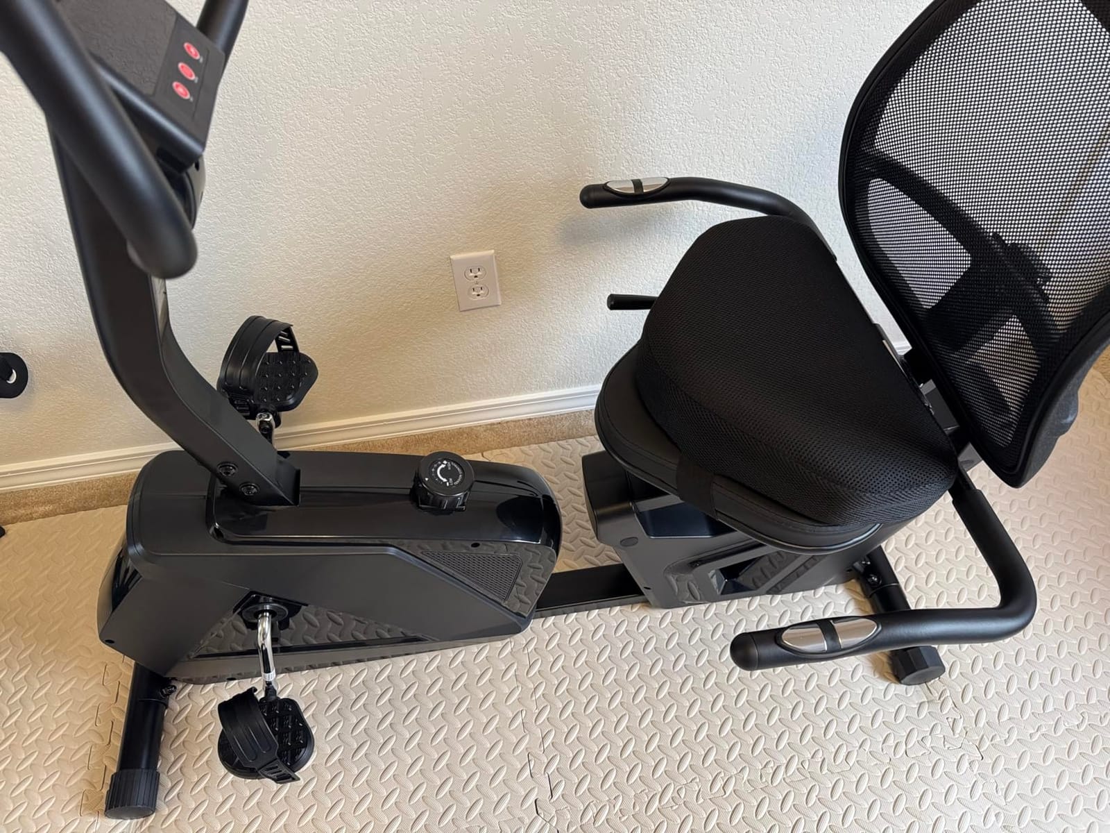 CURSOR FITNESS Recumbent Exercise Bike, Quiet Recumbent Stationary Bike for Adults & Seniors, Magnetic Stationary Bike with 16-Level Resistance, Supports 350LB, Heart Rate Handle & LCD Display customer photo 1