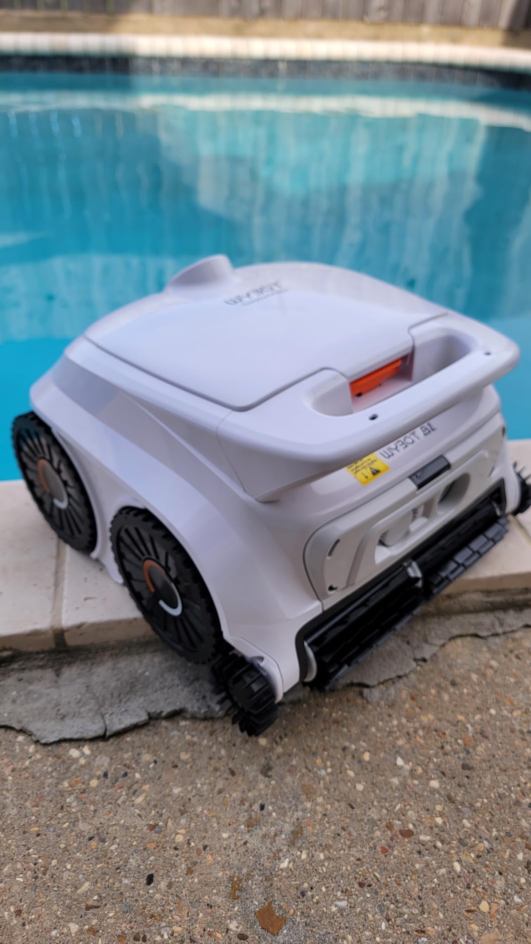 (2026 NEW) WYBOT B1 Cordless Robotic Pool Vacuum Six-Roller Brush | Edge Cleaning High Obstacle Crossing, Lightweight Pool Cleaner for Inground & Above Ground Pools, App Smart Navigation customer photo 2
