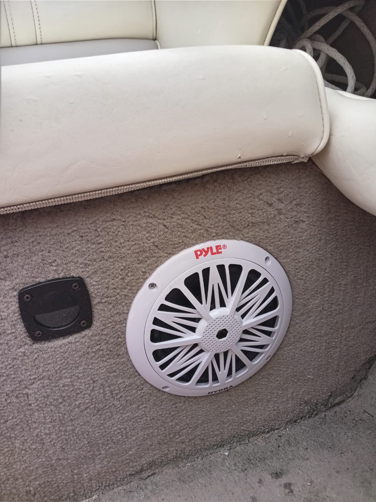 Pyle 6.5 Inch Dual Marine Speakers - 2 Way Waterproof and Weather Resistant Outdoor Audio Stereo Sound System with 200 Watt Power, Poly Carbon Cone and Butyl Rubber Surround - 1 Pair (White) customer photo 2