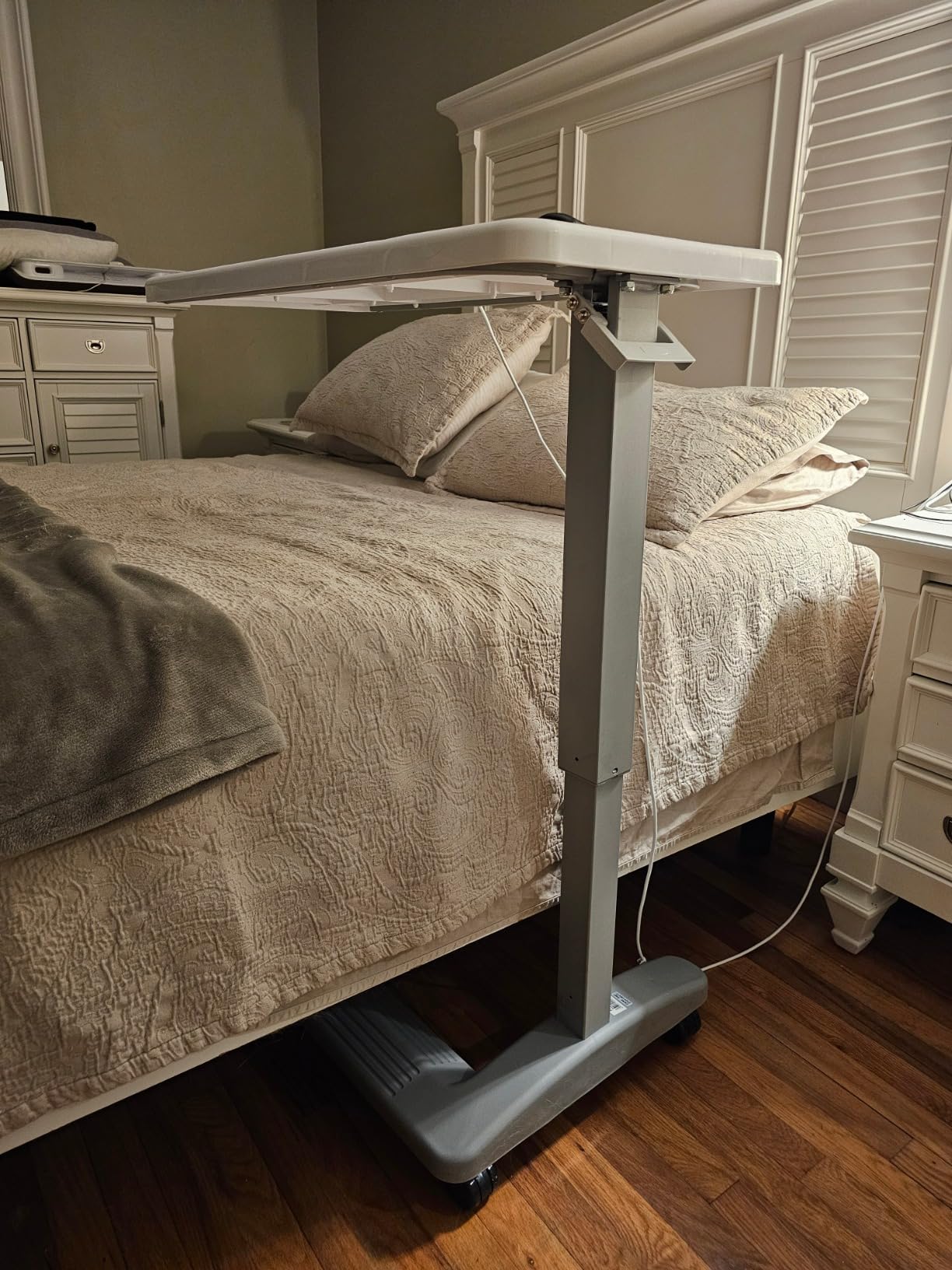 Carex Rolling Overbed Table, Hospital Bed Table, Laptop Tables for Recliner, Bed, Bedside and Sofa, Computer Tables, Hospital Tray, Adjustable with Wheels and Secure Height Adjustment customer photo 1