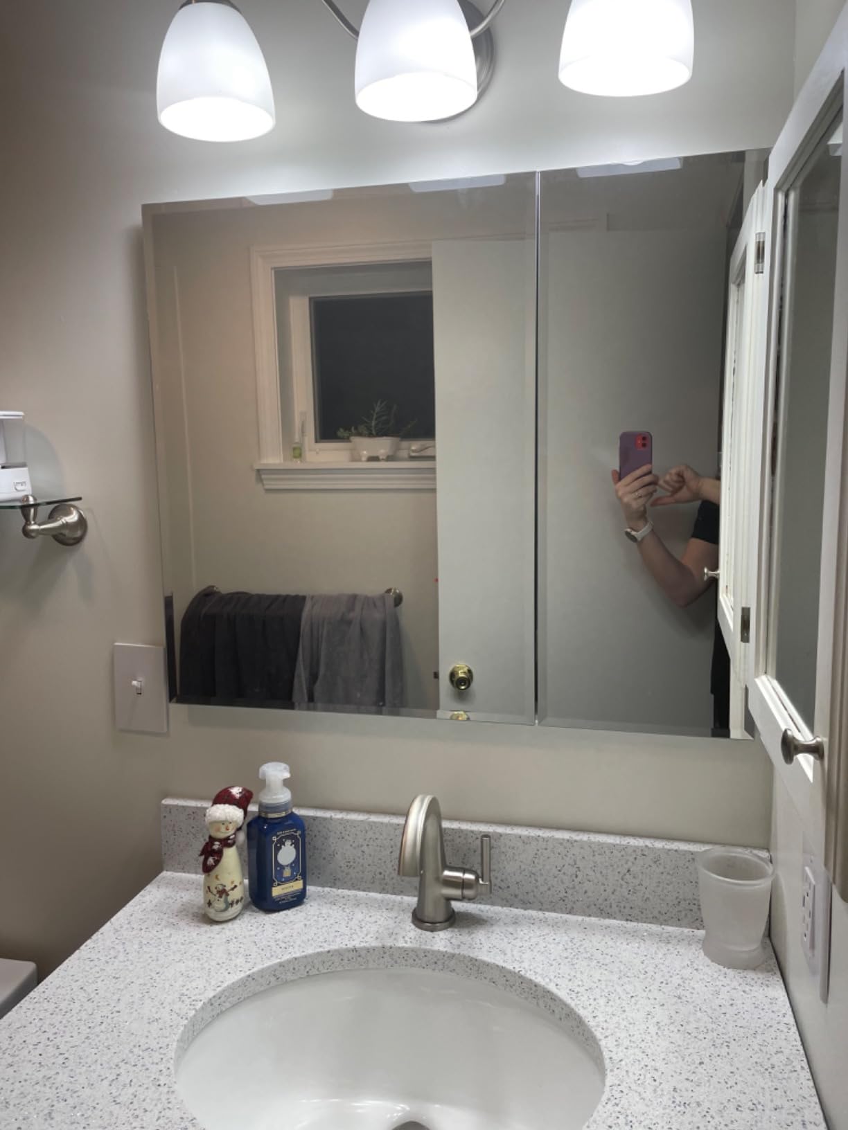 Kohler CB-CLC3026FS Bathroom Medicine Cabinet with Mirror, Beveled Mirror Doors, Adjustable Shelves, Rectangular Beveled Edge, 30 in. W x 26 in. H customer photo 1