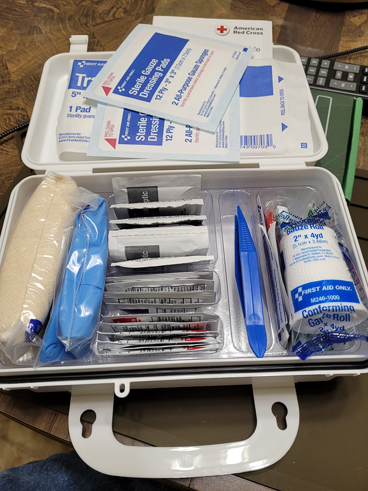 First Aid Only 6060 All-Purpose 10-Person Emergency First Aid Kit for Business, Worksite, Home, and Car, 57 Pieces customer photo 1