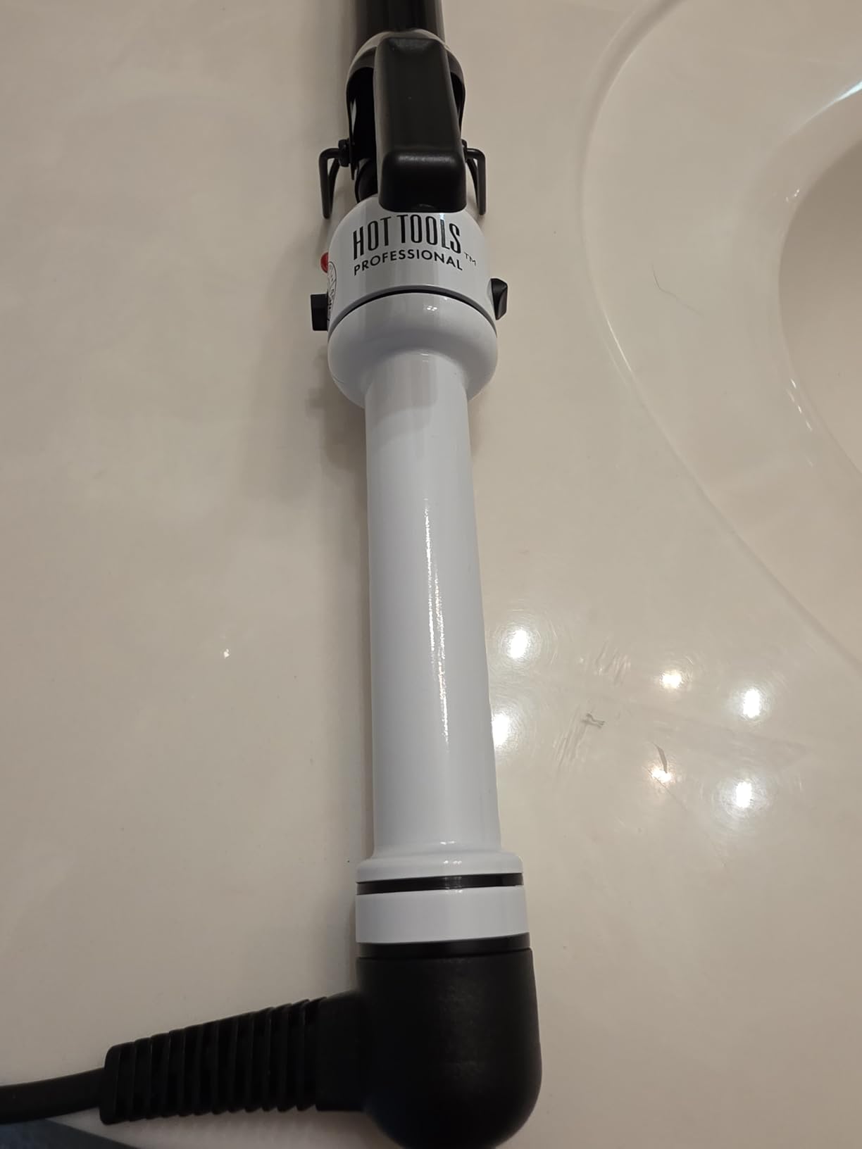 HOT TOOLS Pro Artist Nano Ceramic Curling Iron/Wand | For Smooth, Shiny Hair (1-1/4” in) customer photo 2