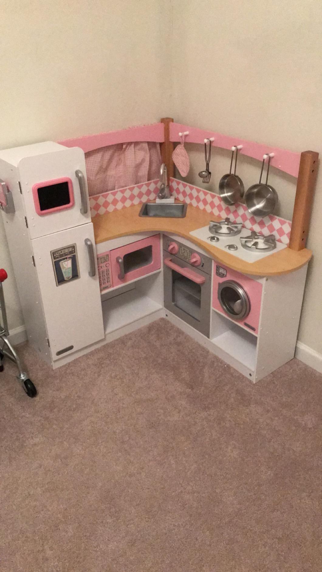 KidKraft Grand Gourmet Corner Wooden Play Kitchen with Washer, Chalkboard, Curtains and 4 Accessories, Gift for Ages 3+ customer photo 2