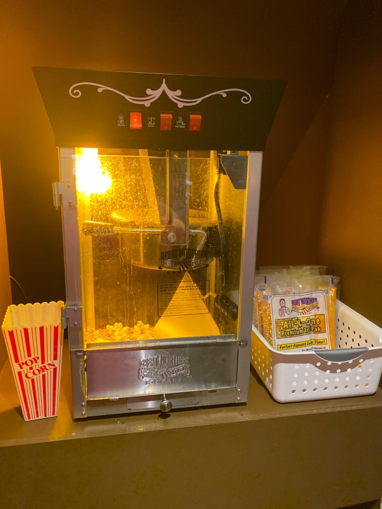 Great Northern Popcorn Matinee 8oz Popcorn Machine, Black customer photo 2